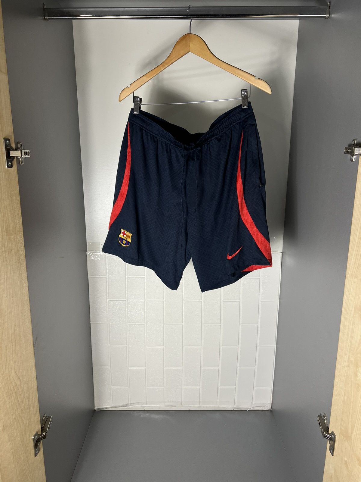Nike VINTAGE NIKE FC BARCELONA SPAIN SOCCER JERSEY RETRO Y2K 90s Size US XL / EU 56 / 4 - 2 Thumbnail