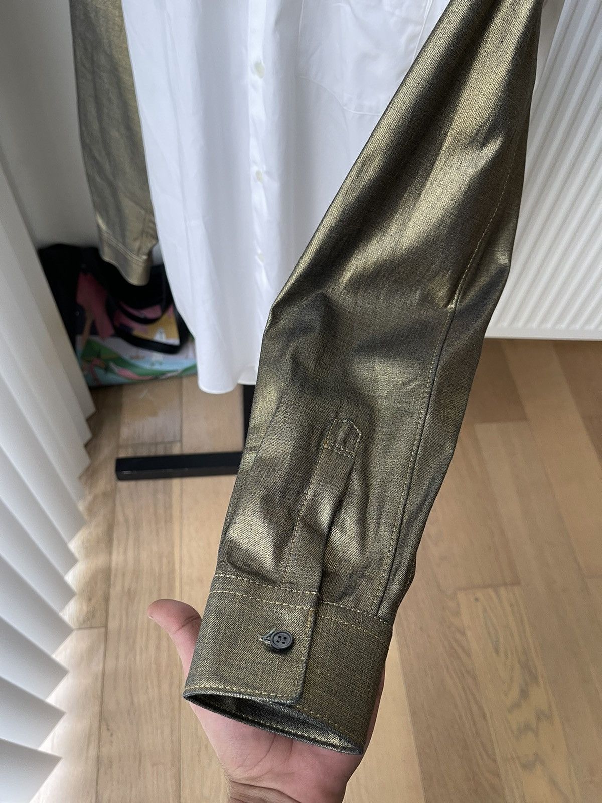 Comme des Garcons Comme Des Garcons Shirt AW17 White Shirt With Gold Sleeves Size US M / EU 48-50 / 2 - 8 Thumbnail