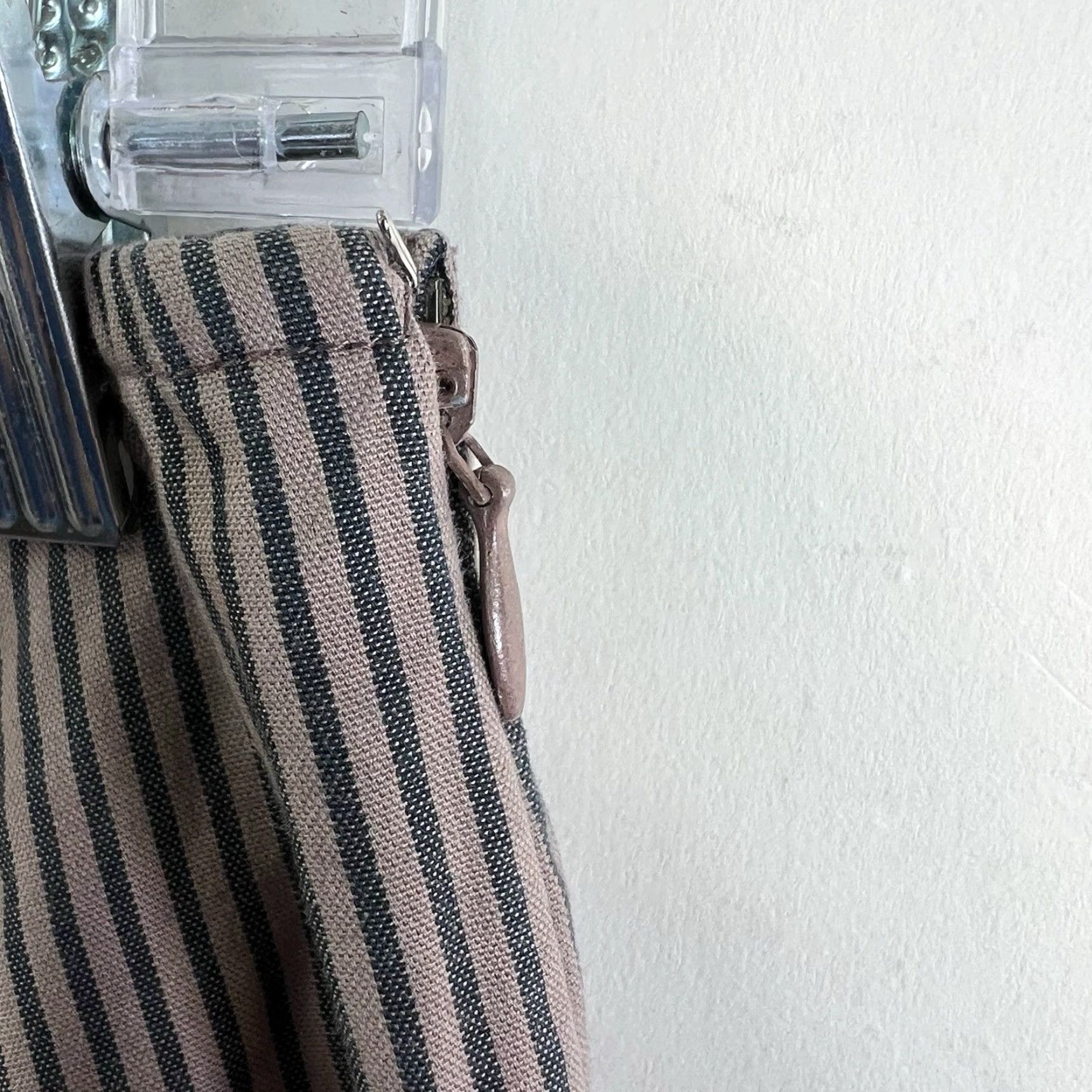 Ted Baker VINTAGE Ted Baker Skirt Women Size 3 Knee Length Gray Striped Pleated Embellished Embroidered 90s Floral Workwear Party Womens Size 26" / US 2 / IT 38 - 6 Thumbnail