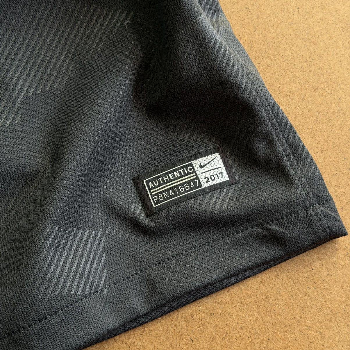 Nike Nike Chelsea FC 2017/18 3rd Football Shirt Soccer Jersey Size US L / EU 52-54 / 3 - 5 Thumbnail
