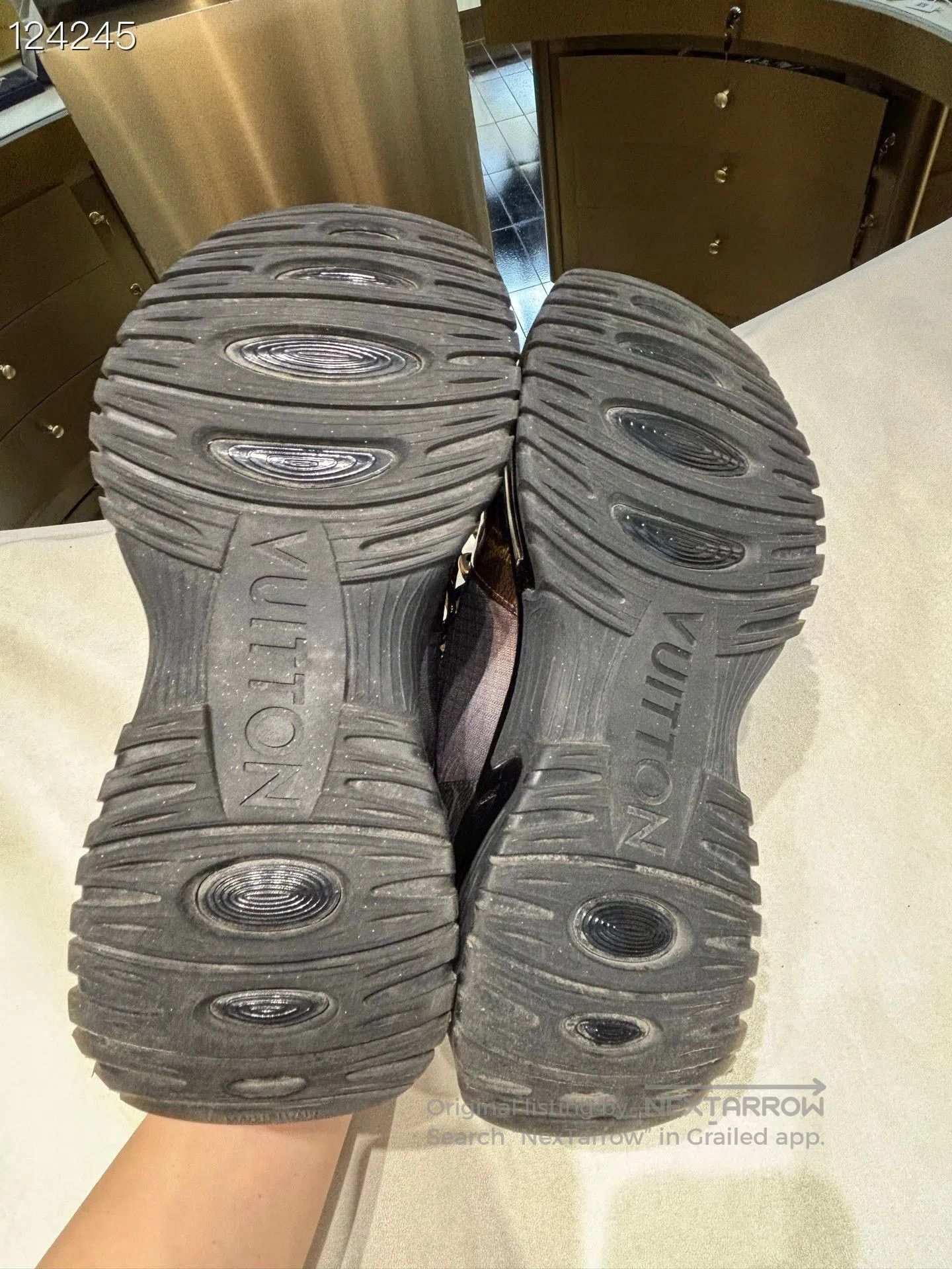 Louis Vuitton LV Run Away Low. Size US 7 / EU 40 - 6 Thumbnail