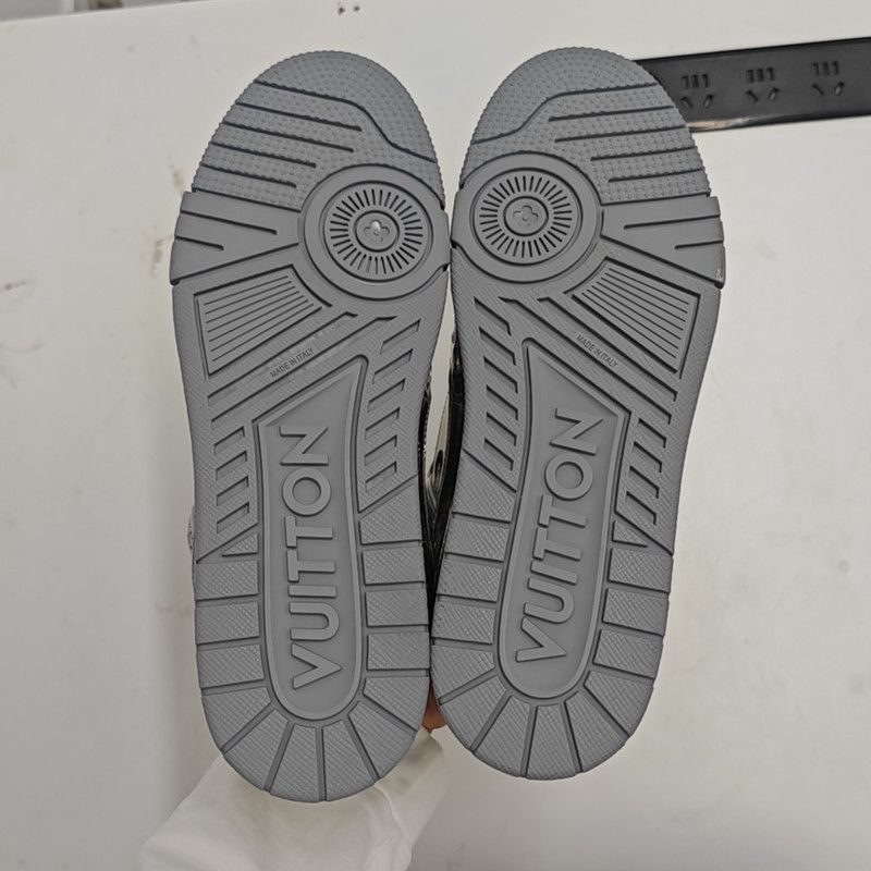 Louis Vuitton Louis Vuitton Trainer Low Fashion Sneakers in Silver -2508 Size US 9.5 / EU 42-43 - 4 Thumbnail