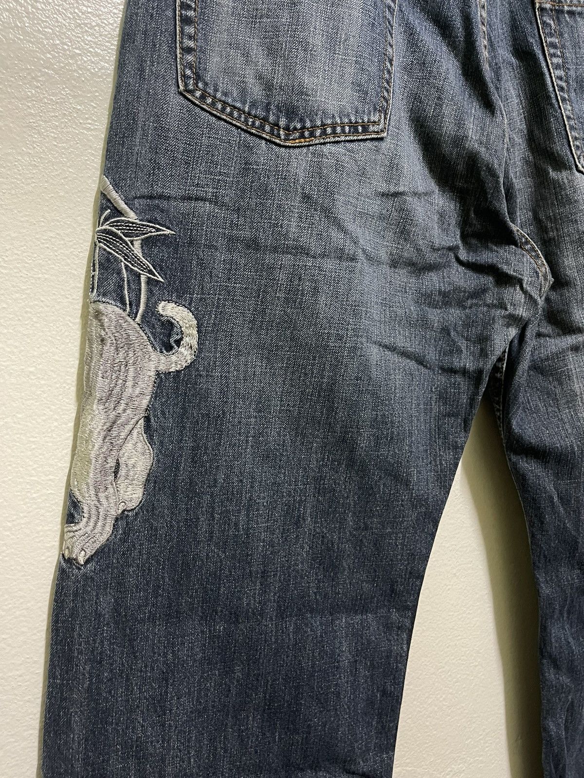 Japanese Brand Tiger Motive Embroidery Jeans Size US 35 - 11 Thumbnail
