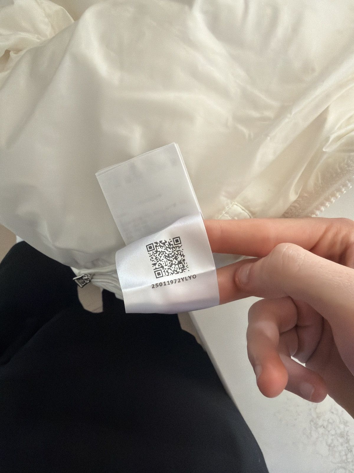 Moncler Moncler Maya “white” Size US L / EU 52-54 / 3 - 8 Thumbnail