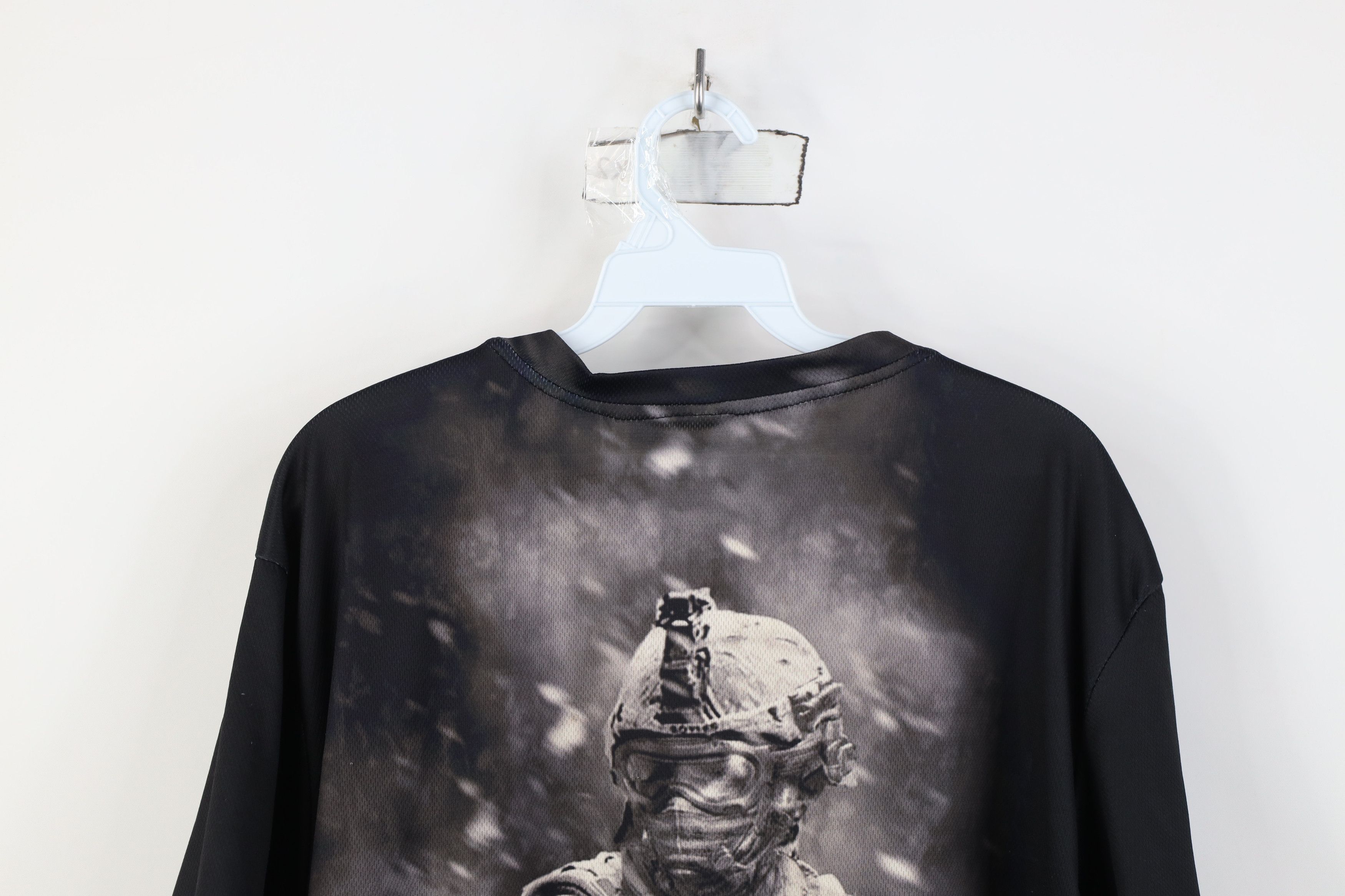 Vintage Vintage Y2K Print Call of Duty Modern Warfare 2 Game T-Shirt Size US M / EU 48-50 / 2 - 12 Thumbnail