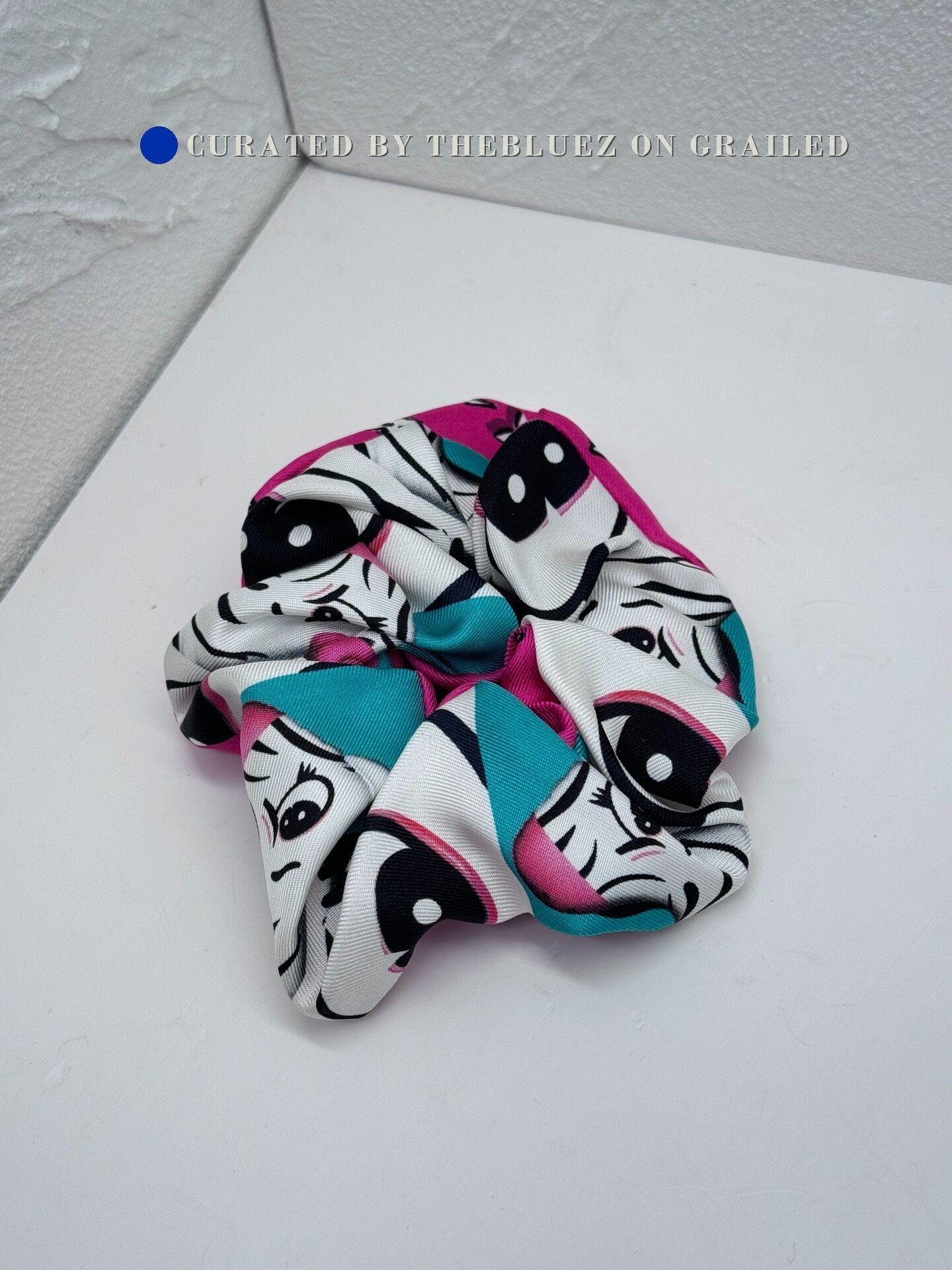 LV Sun Yitian Collab Monogram Silk Hair Scrunchie display picture 2
