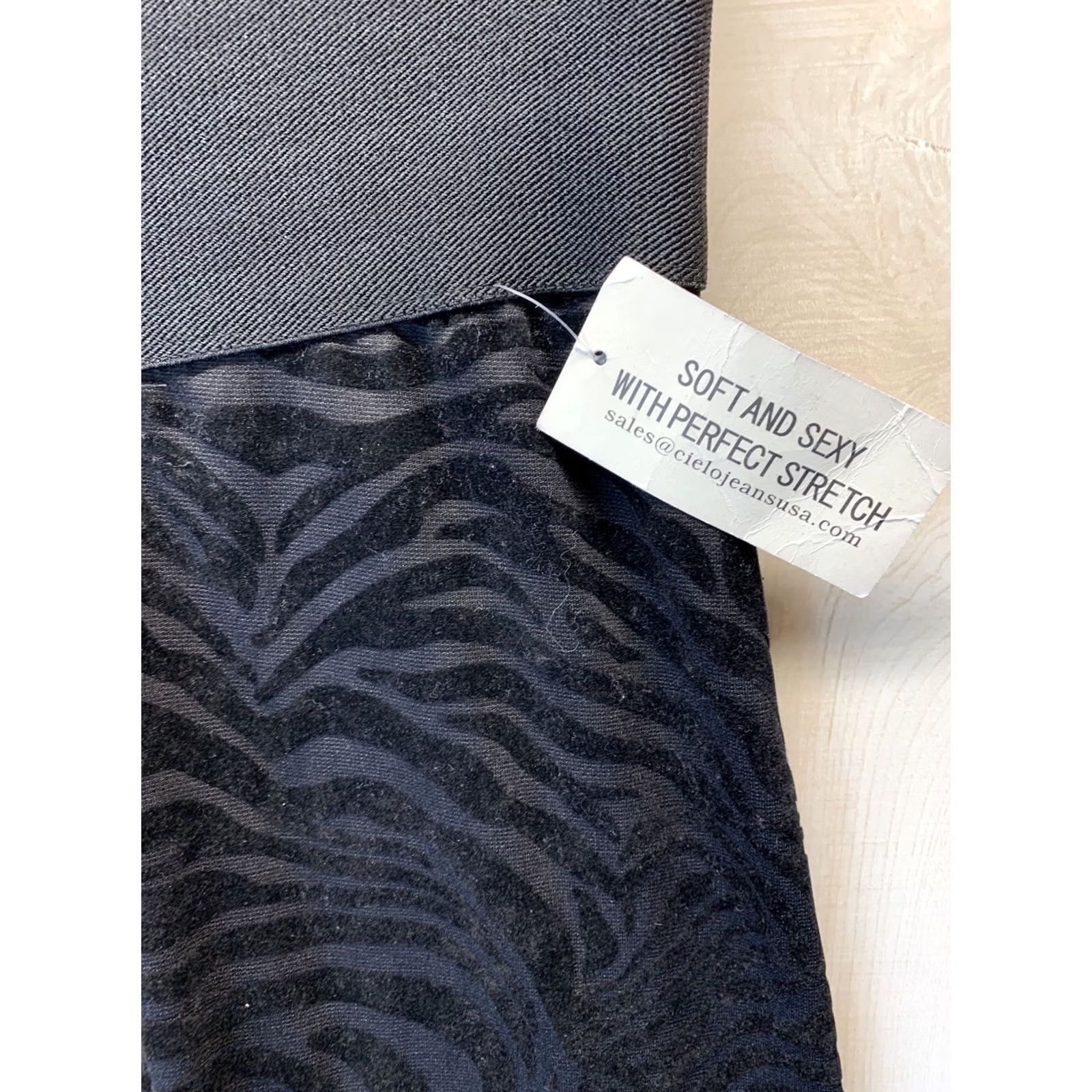 Velvet Cielo Jeans USA Women’s M Velvet Animal Print Black Legging NWT #2814 Size 32" / US 10 / IT 46 - 3 Thumbnail
