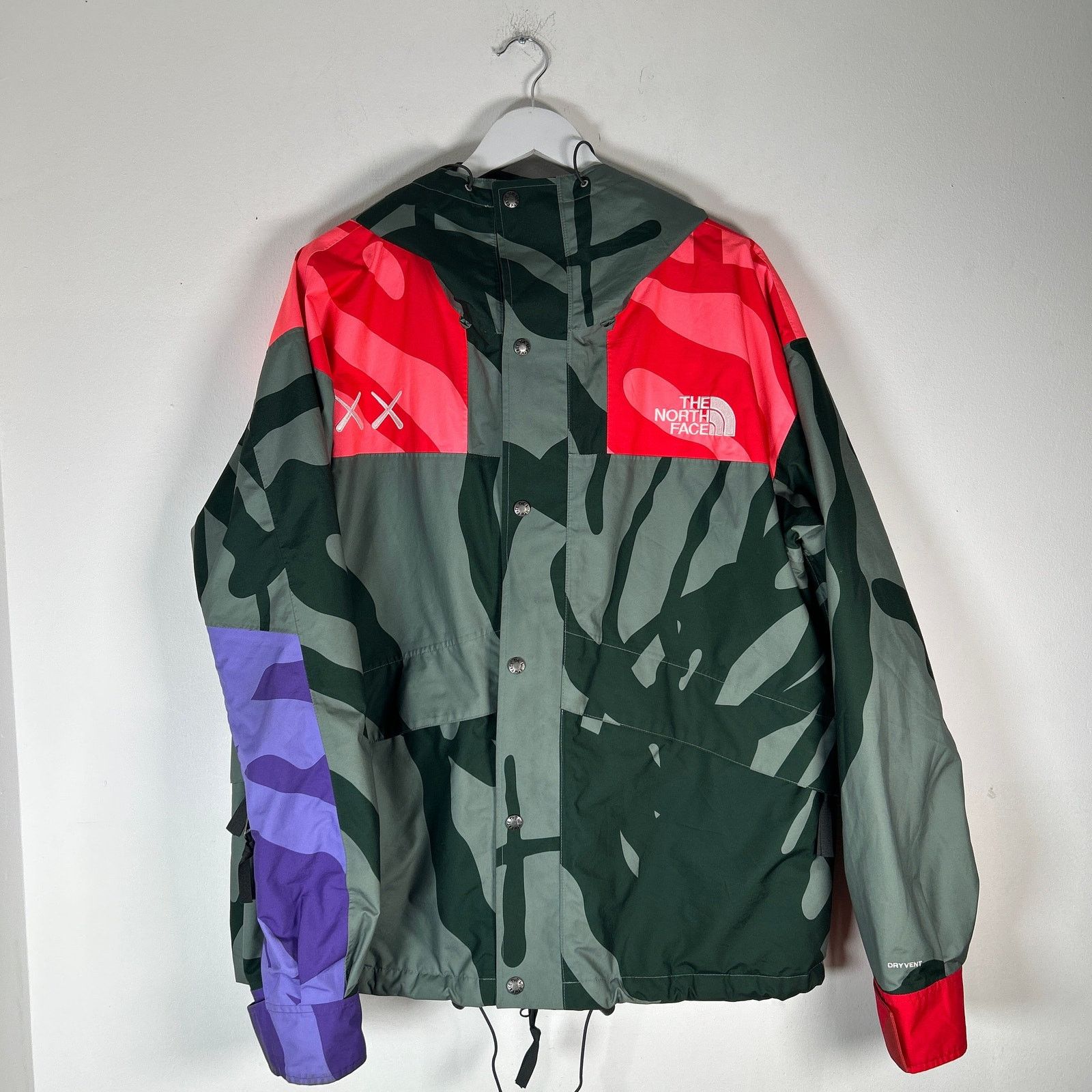 Kaws × The North Face Kaws x The North Face Retro 1986 Mountain Jacket Green Size US L / EU 52-54 / 3 - 1 Thumbnail