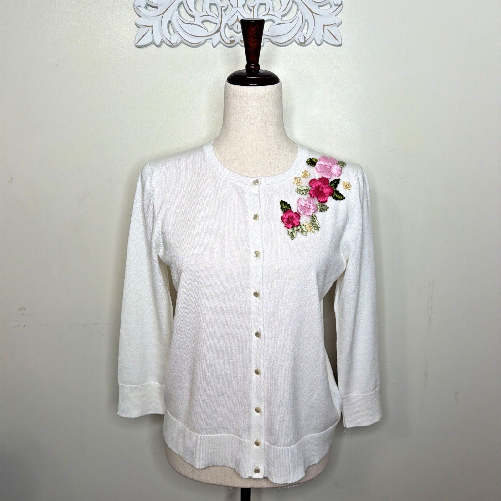 Other CABLE and GAUGE Small CARDIGAN Sweater Floral Applique WHITE Size S / US 4 / IT 40 - 1 Thumbnail