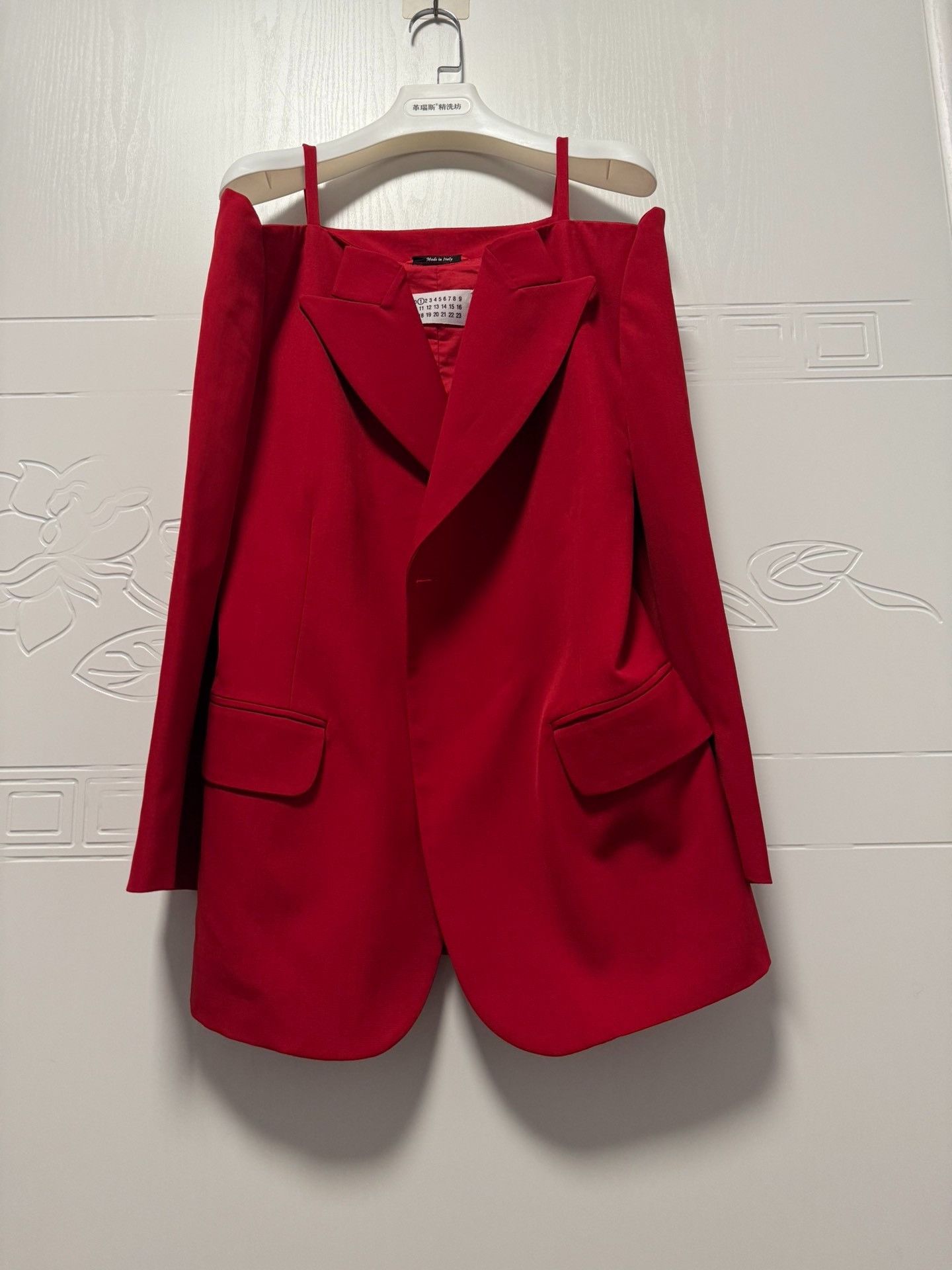 Maison Margiela Maison Margiela An off-the-shoulder suit jacket 2501-Nextar Size XS / US 0-2 / IT 36-38 - 1 Thumbnail