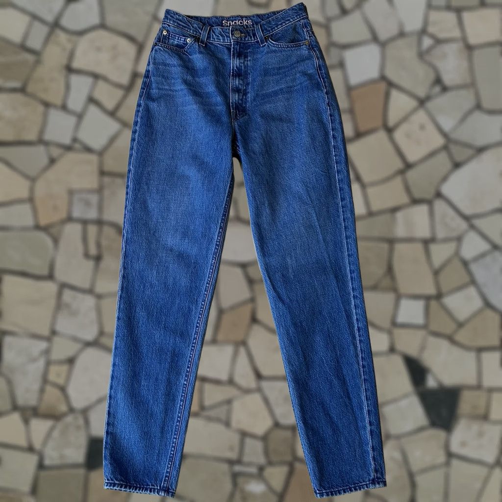 Vintage Mothe SNACKS! High Waisted Twizzy Skimp in Delicious Memories Jeans Women’s 27 Blue Denim Casual Regular 5-Pocket Designer Mom Jeans Womens Size 27" / US 4 / IT 40 - 1 Thumbnail