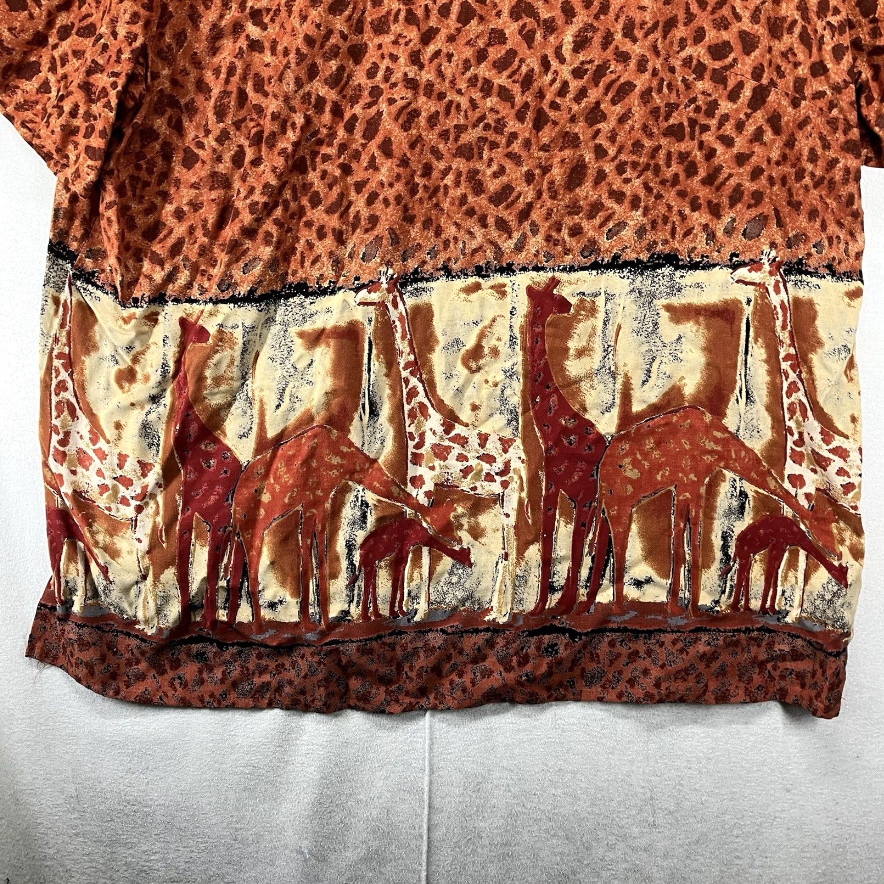 Vintage VINTAGE K Women Giraffe Tunic 22W Plus Women Round Neck Short Sleeve Rayon Button Closure Animal Print Safari 80s 90s Leopard Nature USA Size 3XL / US 20-22 - 4 Thumbnail