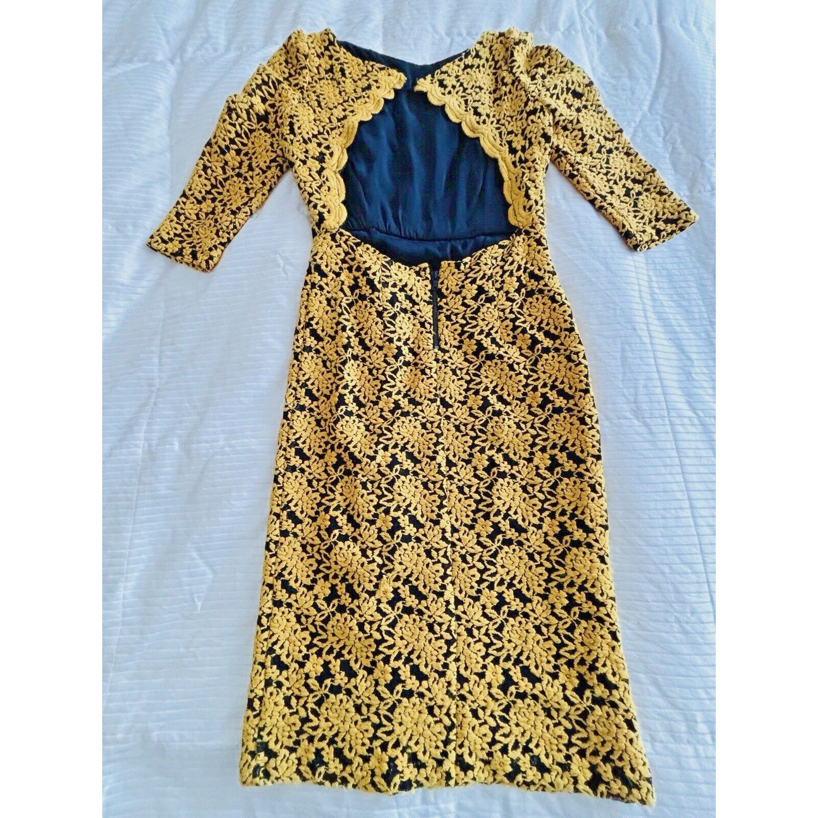 Alice + Olivia Alice + Olivia Bodycon Dress Sz. 4 Stretch Lace KeyholeBack Size S / US 4 / IT 40 - 2 Thumbnail