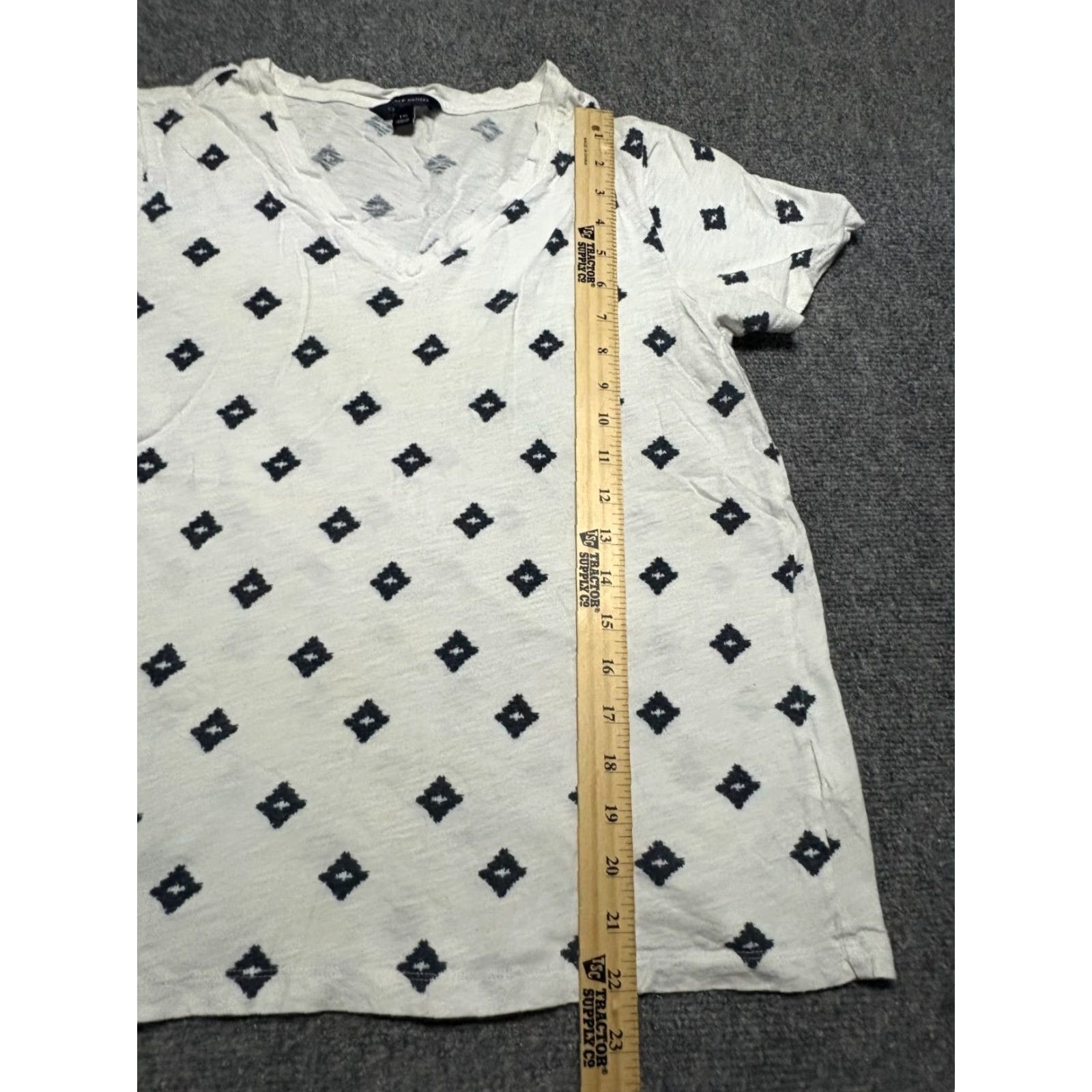 Tommy Hilfiger Tommy Hilfiger Shirt Womens Large L Top White Short Sleeve Diamond Pattern Diamond Pattern Slim V-Neck Casual Womens Size L / US 10 / IT 46 - 4 Thumbnail