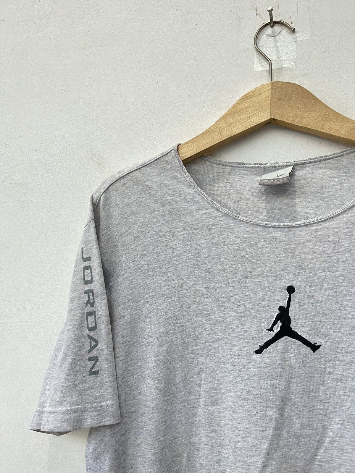Nike × Vintage 2001 Nike Michael Jordan Center Embroidered Tees Size US M / EU 48-50 / 2 - 1 Thumbnail