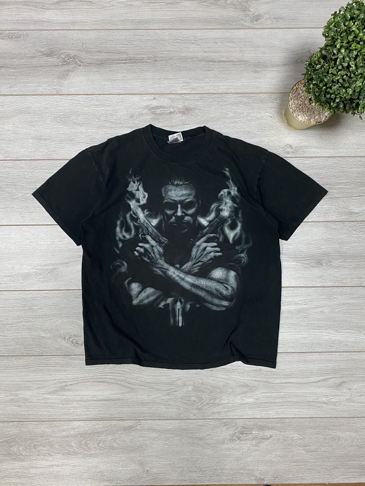 Universal Studios Vintage Punisher Promo Faded Boxy Graphic Shirt Size US XL / EU 56 / 4 - 1 Thumbnail