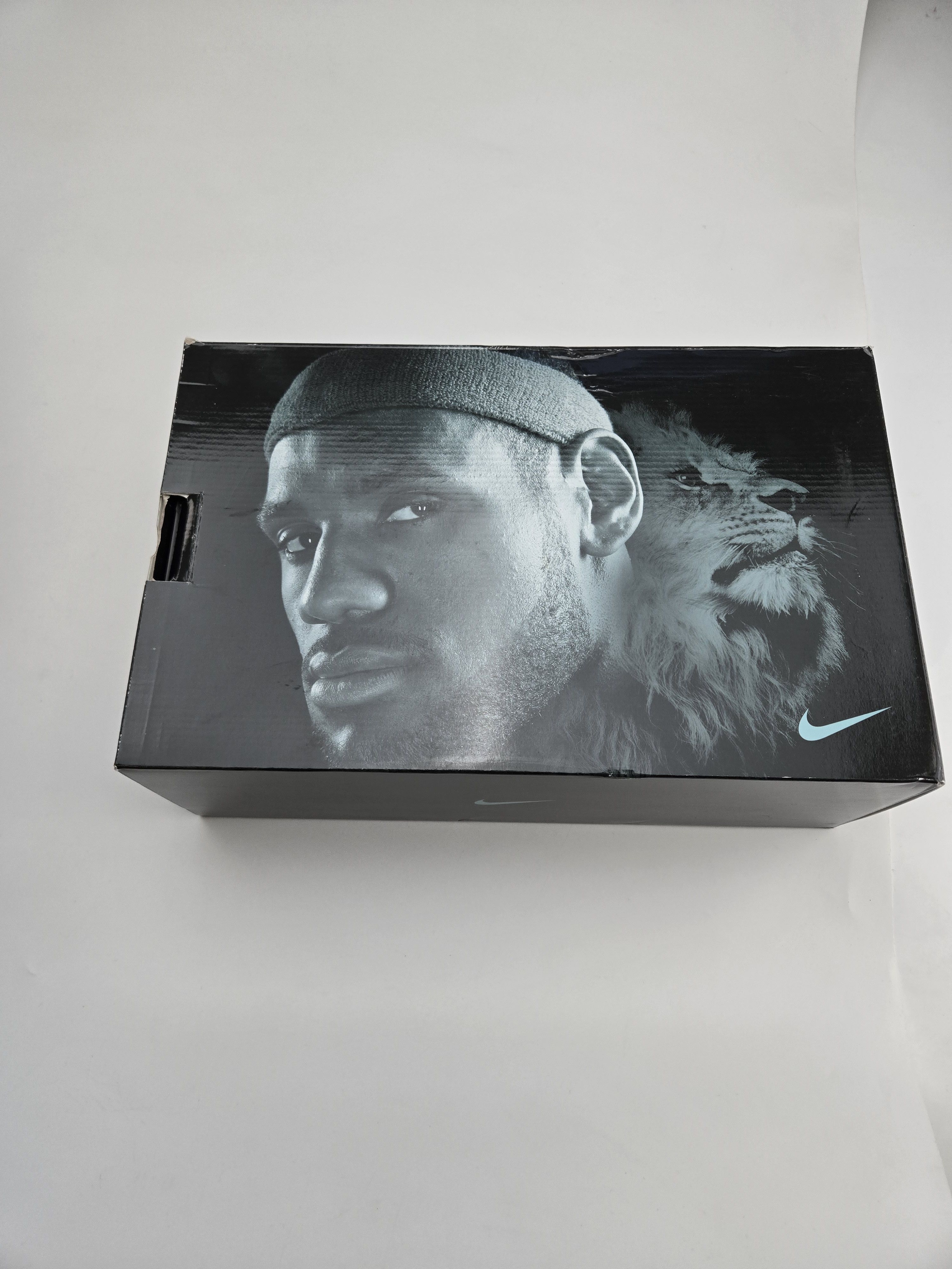 Nike Lebron 8 V/2 Entourage DS Size US 9.5 / EU 42-43 - 7 Thumbnail