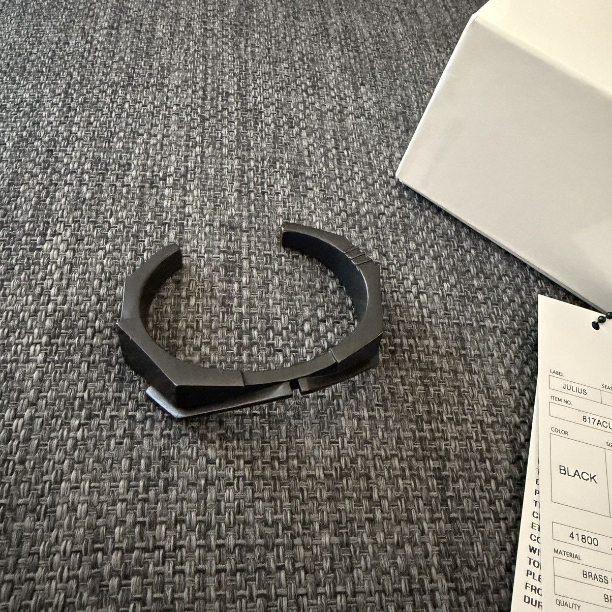 Julius Julius Brass Bracelet Cuff Black Adjustable Ss23 Size ONE SIZE - 1 Thumbnail