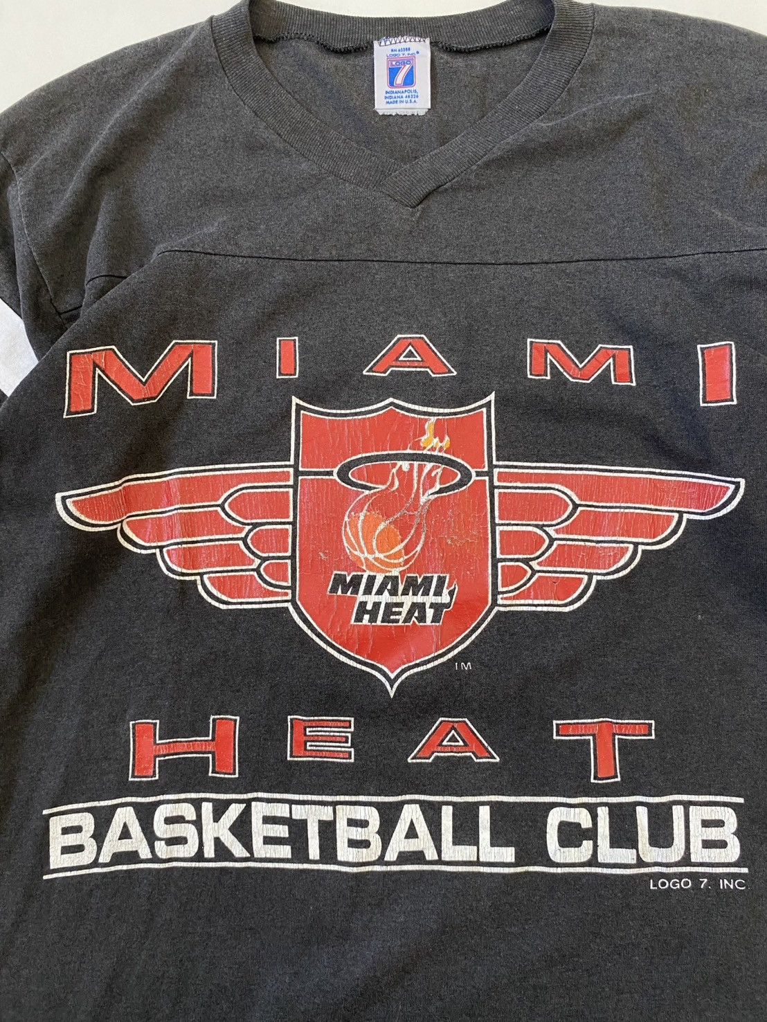 NBA × Salem Sportswear × Vintage Vintage Miami Heat NBA Graphic V neck Tee Size US M / EU 48-50 / 2 - 2 Thumbnail