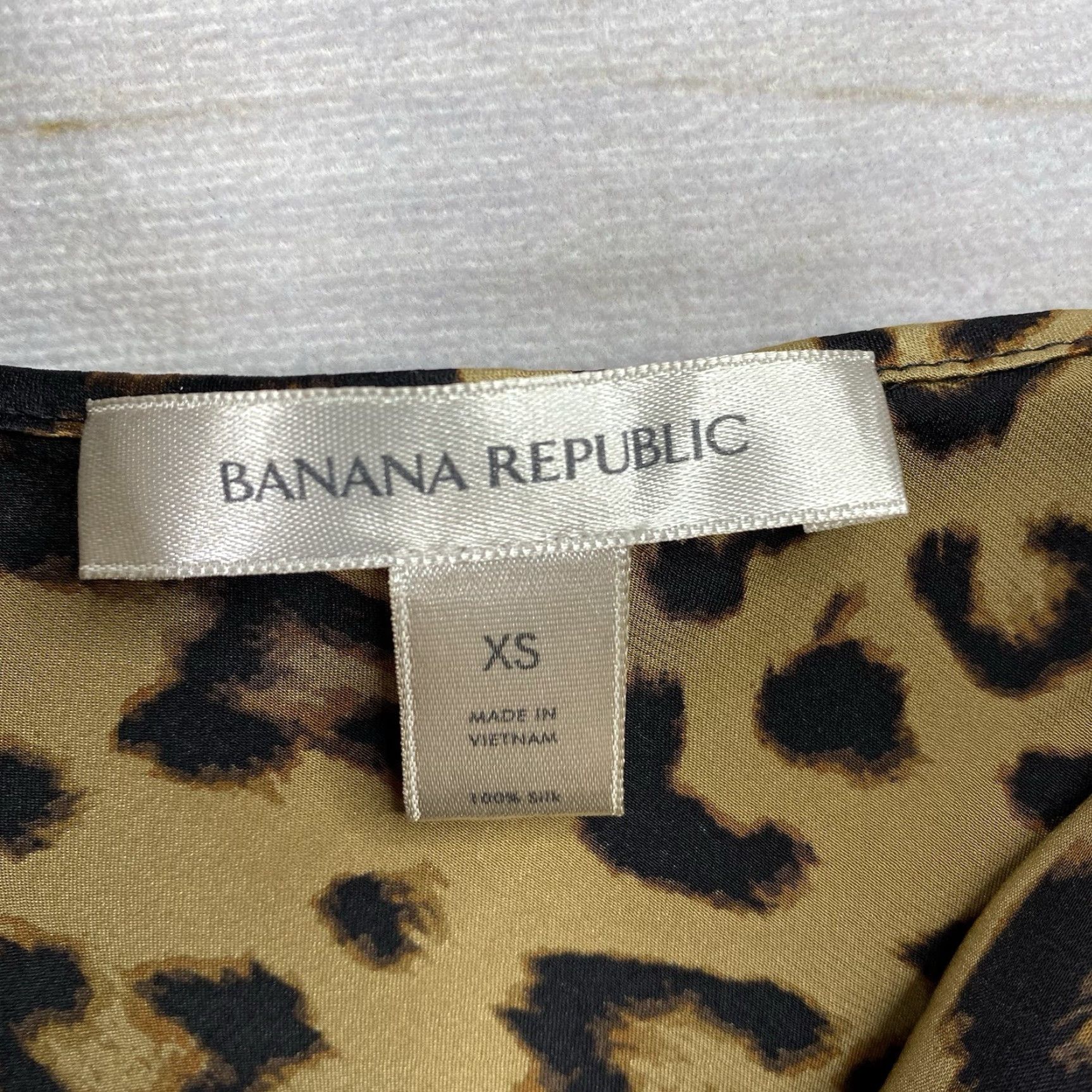 Banana Republic Banana Republic Silk Cami Tank Top Womens XS Leopard Print Adjustable Straps Vintage Silk Camisole Womens XS Leopard Brown Animal 90s? Size XS / US 0-2 / IT 36-38 - 5 Thumbnail