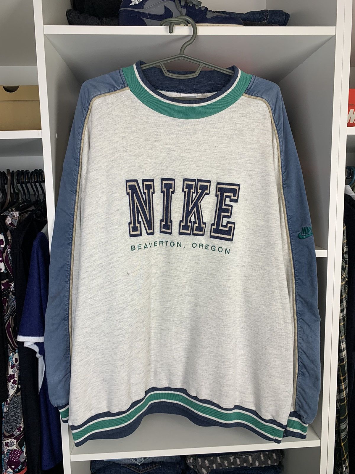 Vintage Vintage Nike Big Logo Distressed Sweatshirt Size US XL / EU 56 / 4 - 1 Thumbnail