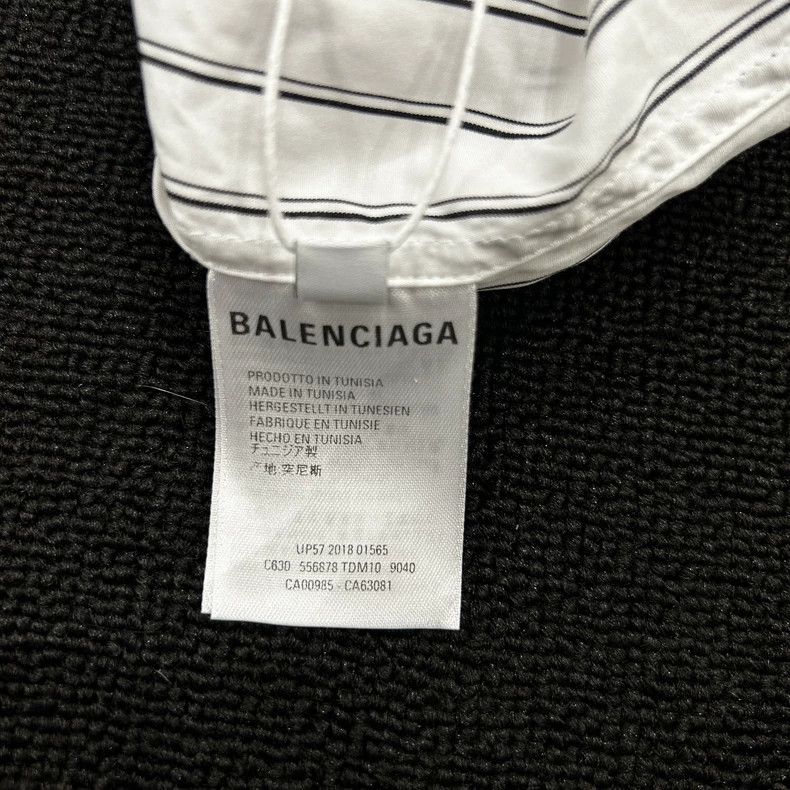 Balenciaga Balenciaga size 39 Big logo shirt behind it Size US S / EU 44-46 / 1 - 5 Thumbnail