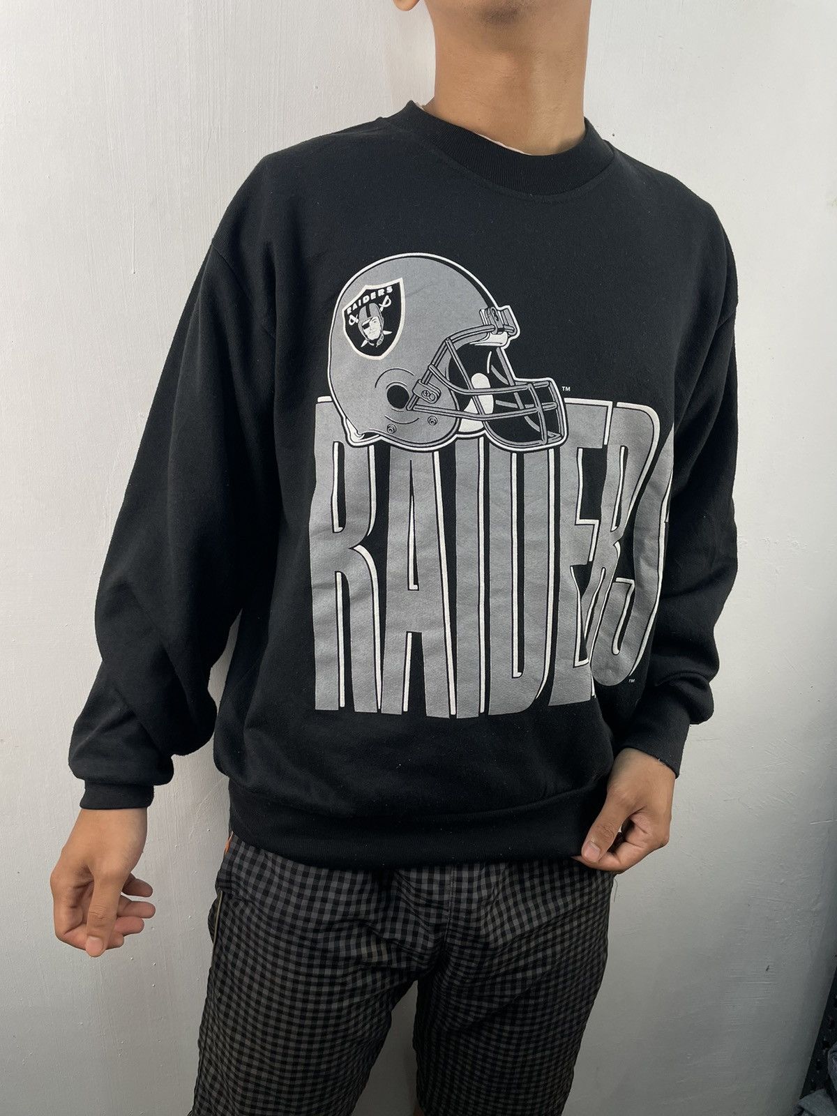 Vintage 2024 Los Angeles Raiders sleeveless sweatshirt