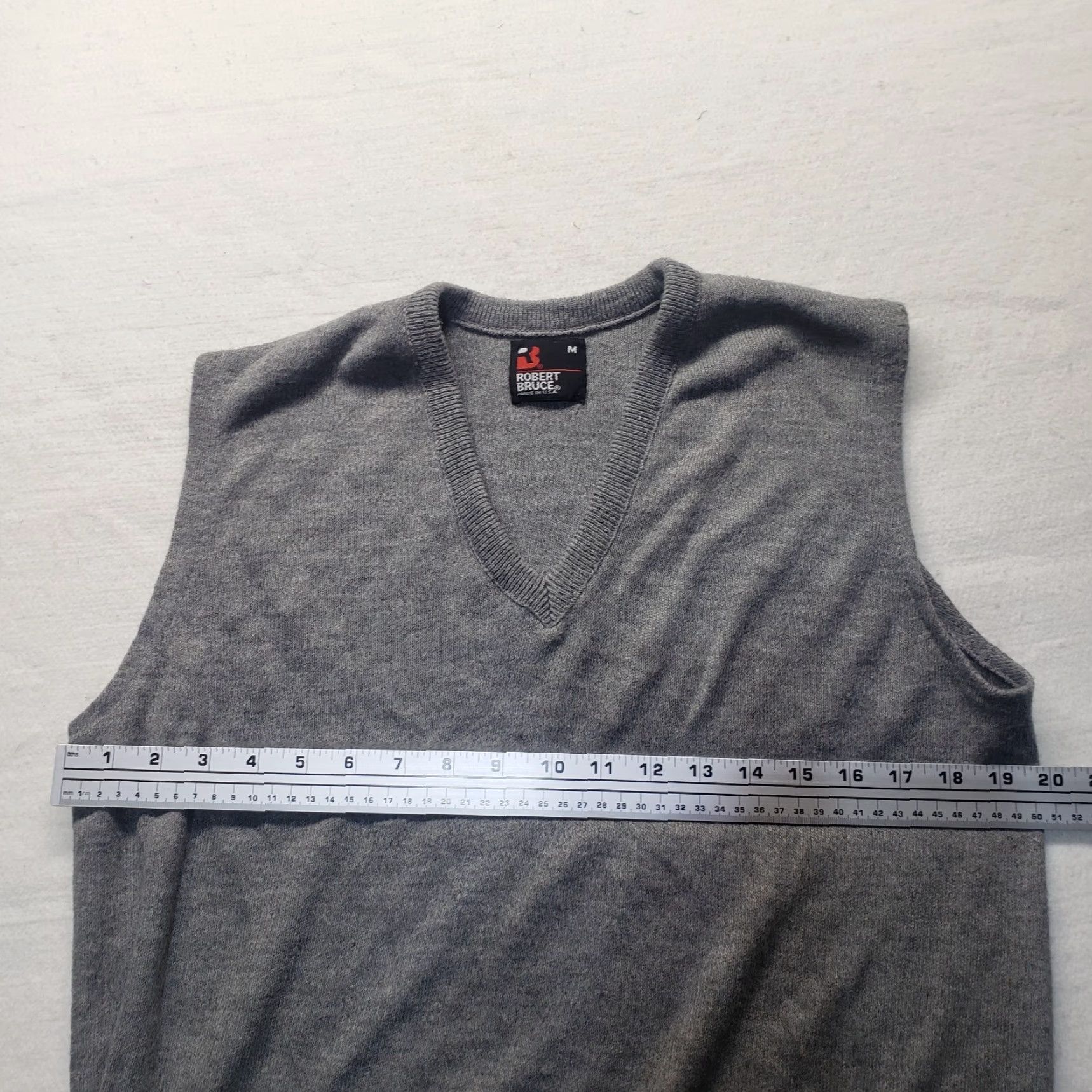 Vintage VINTAGE Robert Bruce Men’s Sweater Vest Pullover Medium Gray Solid 90s Size US M / EU 48-50 / 2 - 4 Thumbnail