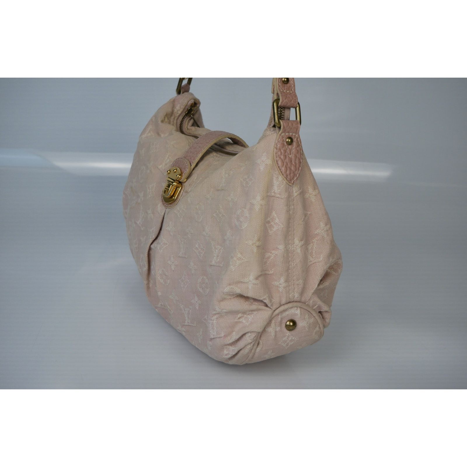 Louis Vuitton Louis Vuitton Rose Denim Monogram Bag Size ONE SIZE - 8 Thumbnail