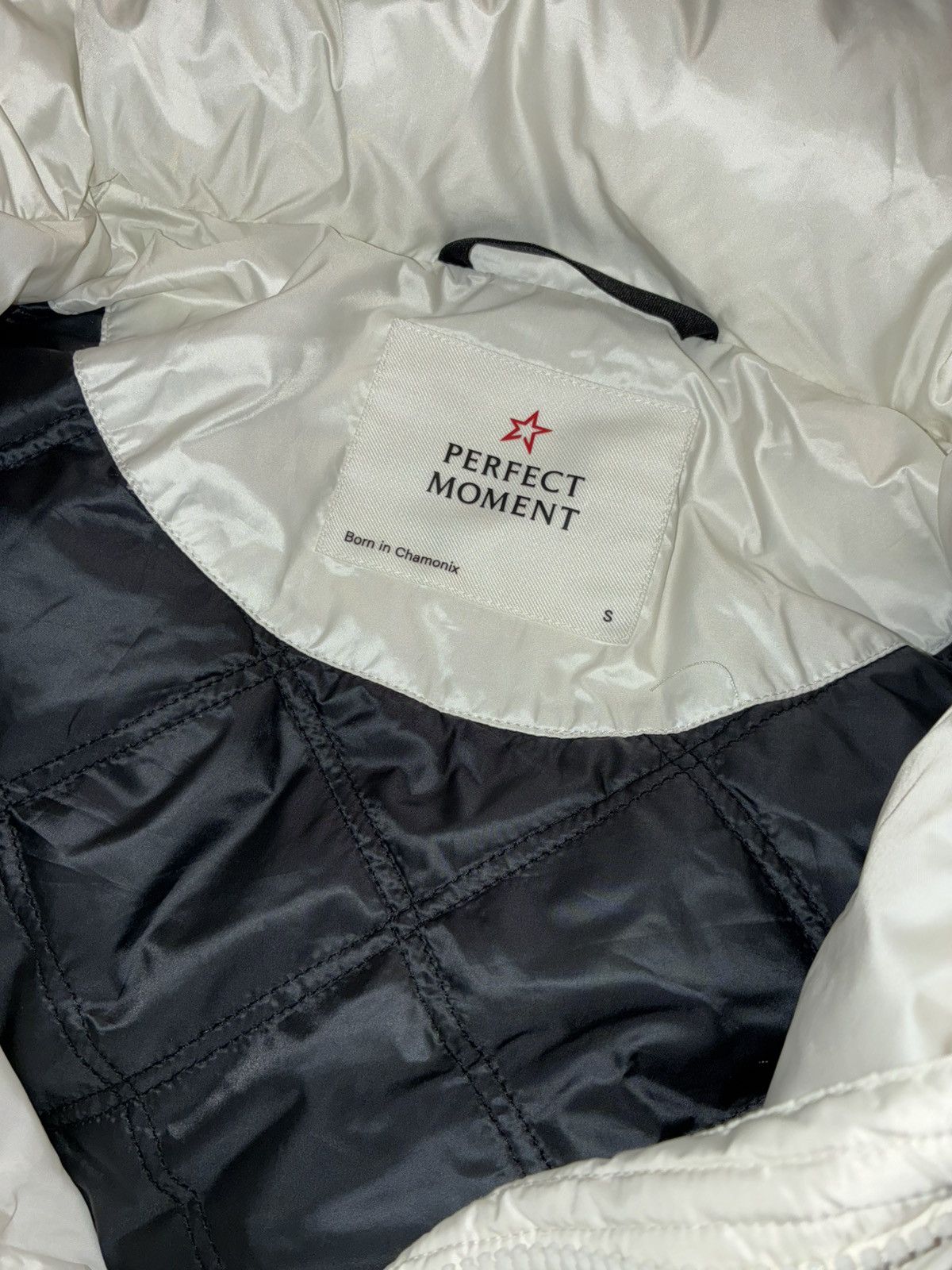 Perfect Moment Perfect moment new with tags white 700 down vest w- small Size US S / EU 44-46 / 1 - 11 Thumbnail