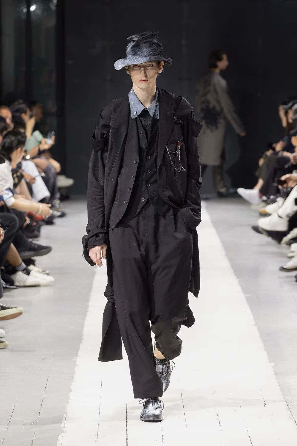 Yohji Yamamoto Yohji Yamamoto 24SS Pleated Rayon Wide Trousers Size 3 Size US 34 / EU 50 - 3 Thumbnail