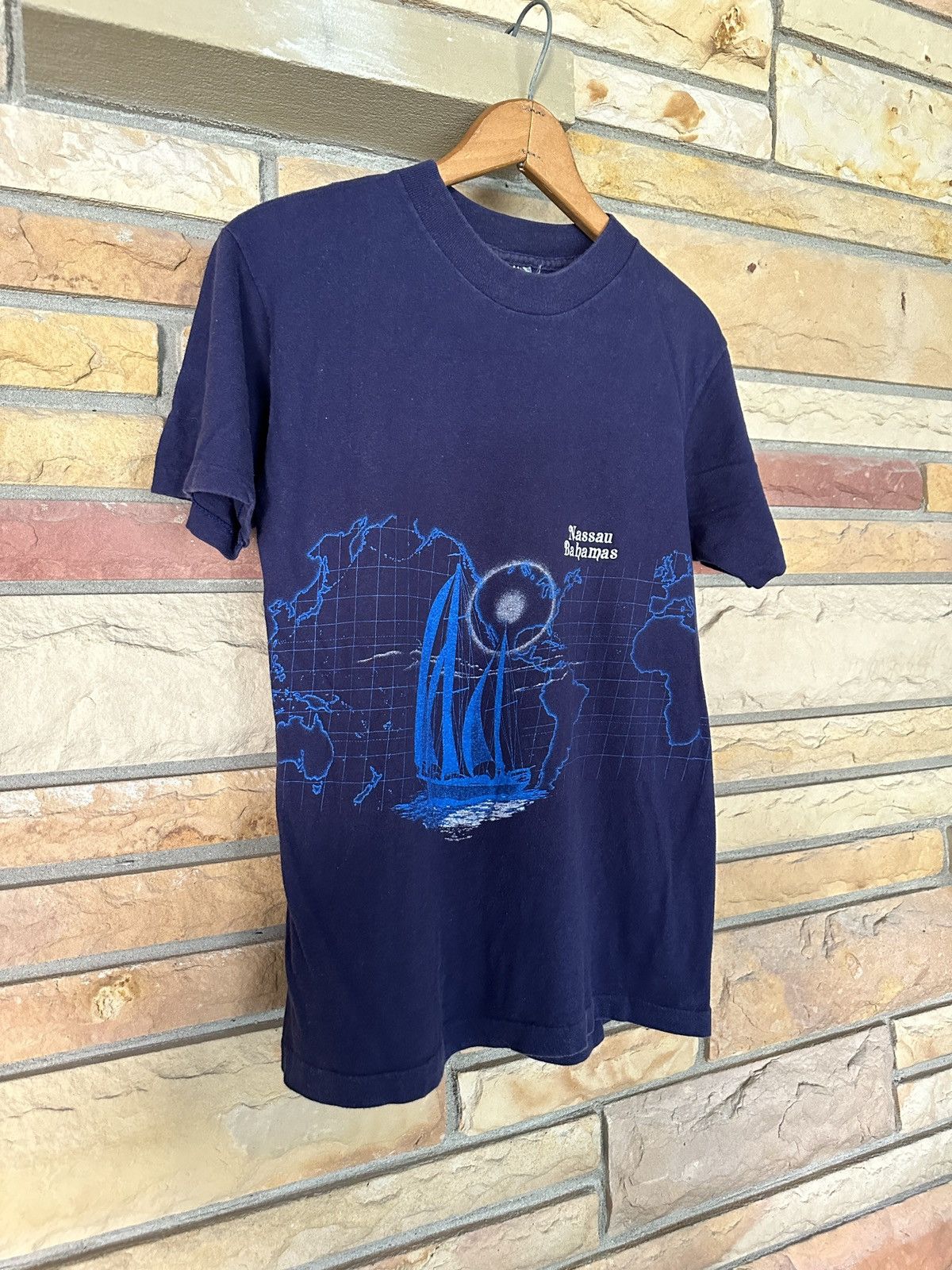 Vintage Vintage 80s Nassau Bahamas Wrap Around Graphic Tee Size US M / EU 48-50 / 2 - 3 Thumbnail