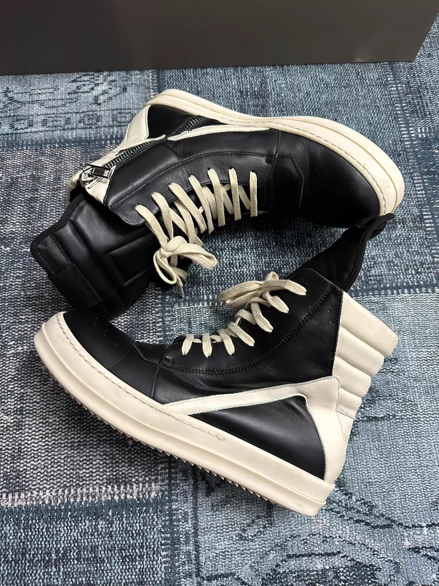 Rick Owens Rick Owens Iconic Triangular Logo 42 Mint Condition Size US 9 / EU 42 - 2 Thumbnail
