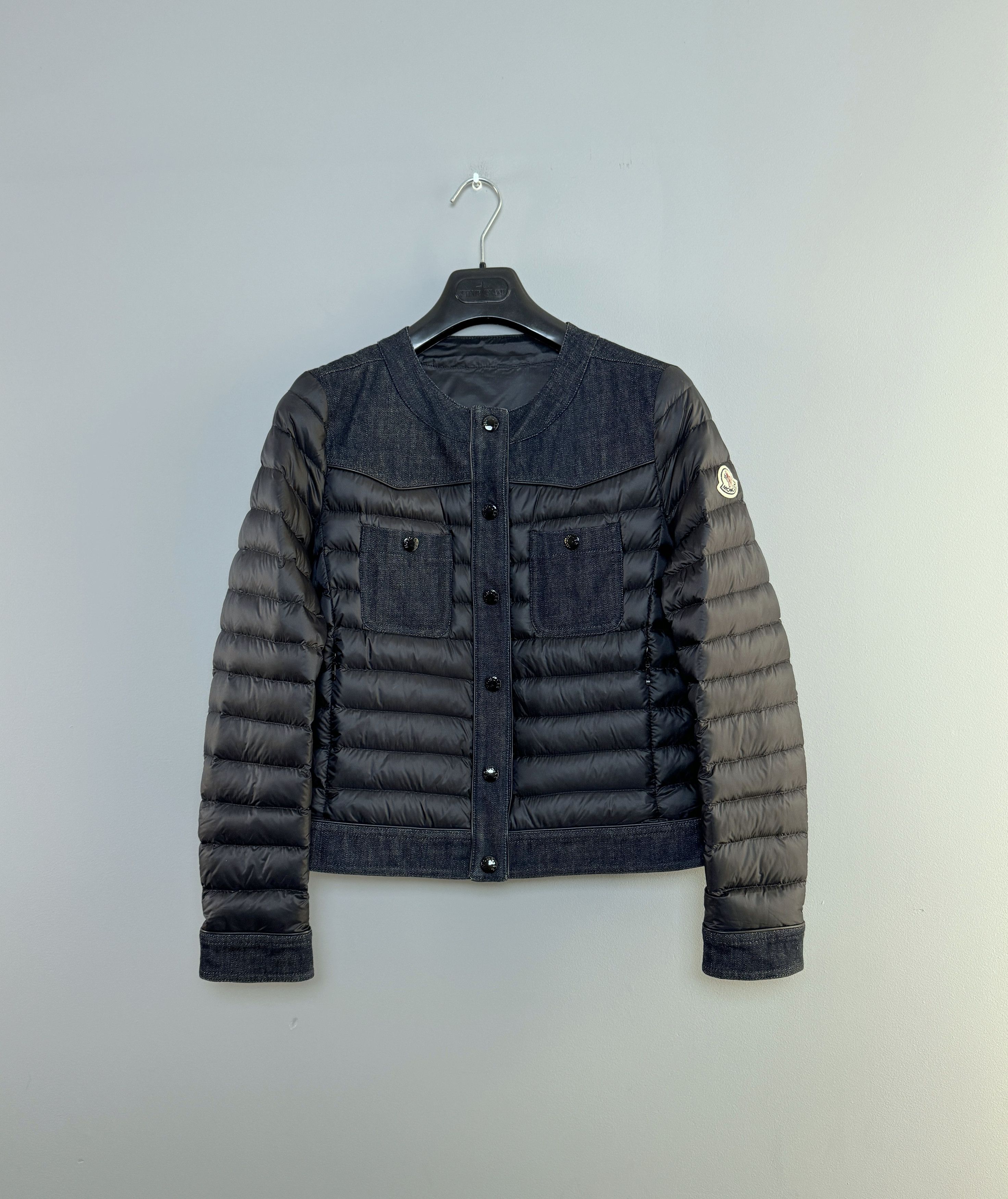 Moncler Moncler Ambert Down Jacket Puffer Denim Trimmed Navy Size 3 Size M / US 6-8 / IT 42-44 - 1 Thumbnail