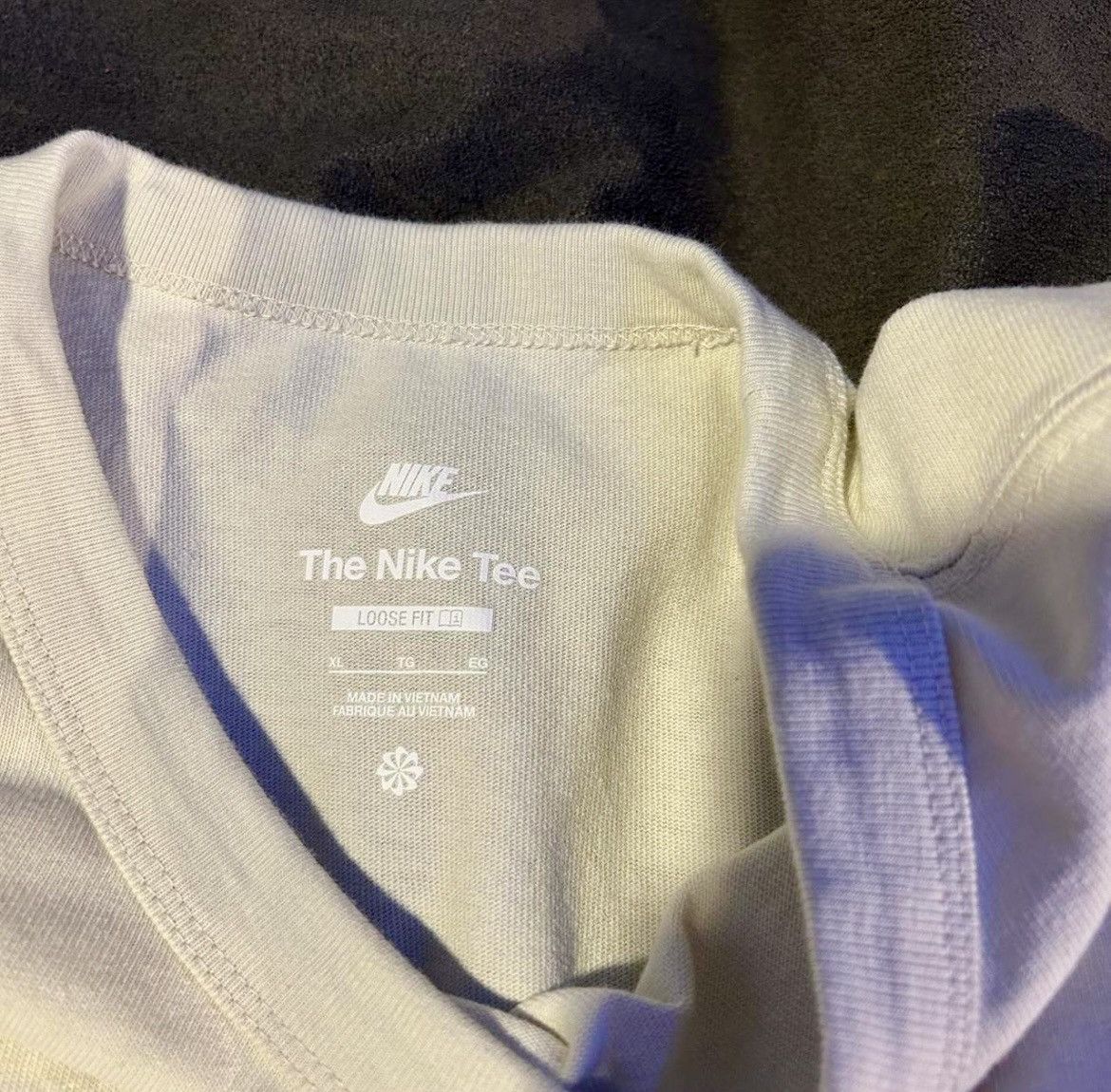 Nike 2 Nike Short Sleeve T-shirts, 2 Long Sleeve T-shirts Size US XL / EU 56 / 4 - 11 Thumbnail