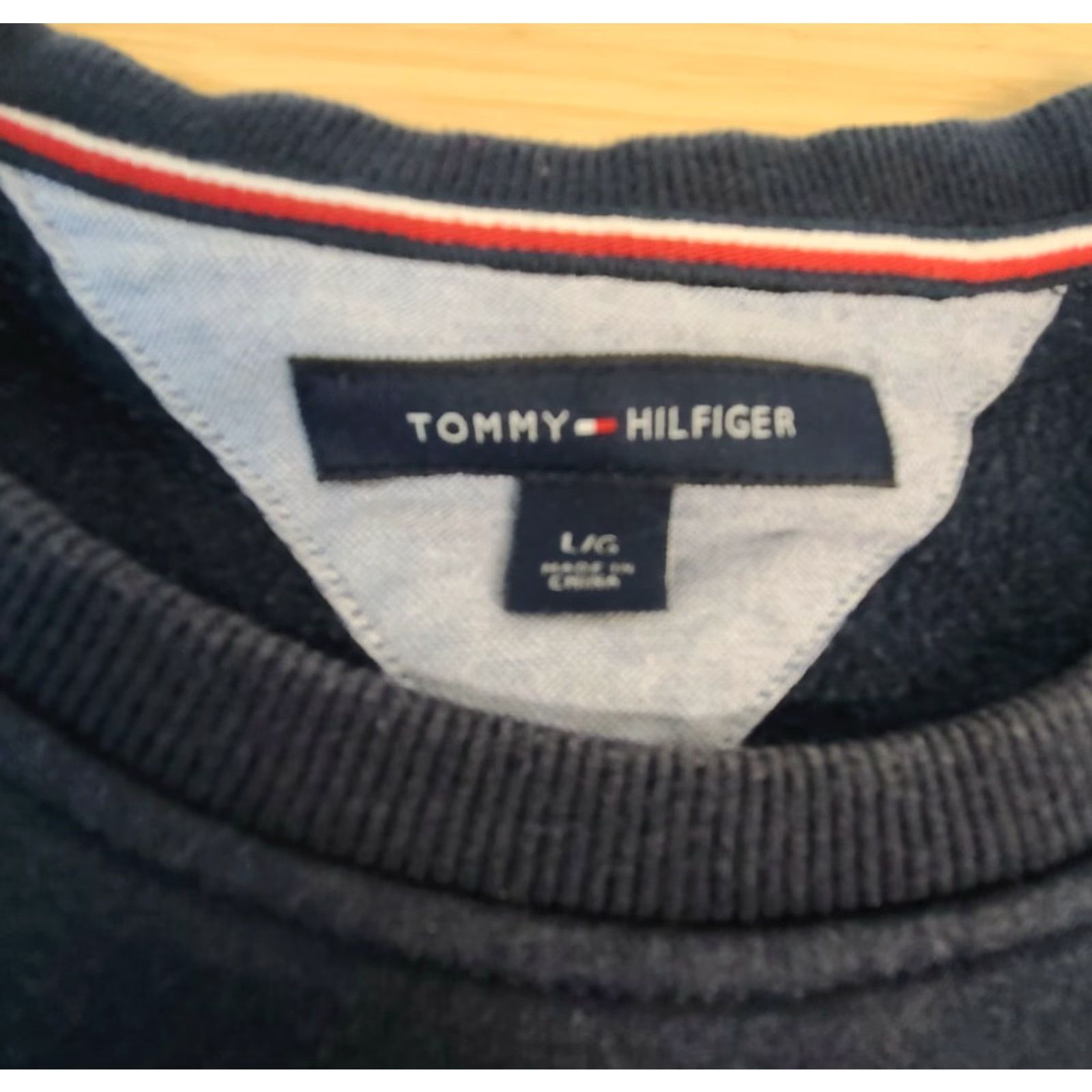 Tommy Hilfiger VINTAGE Tommy Hilfiger Long Sleeve Ribbed Crew Neck Pullover Sweatshirt Navy Size Large Mens Size US L / EU 52-54 / 3 - 2 Thumbnail