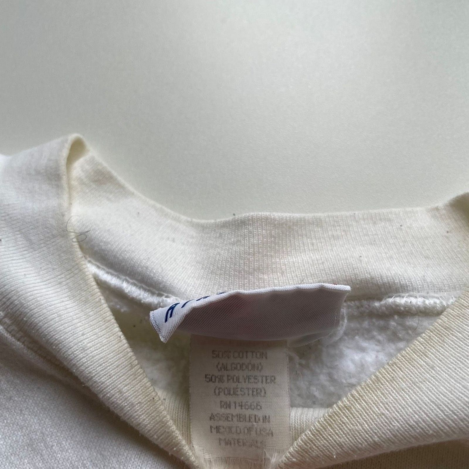 Hanes Vintage 90s Retriever Dog Animal Art Crewneck XL White Rare Size US XL / EU 56 / 4 - 3 Thumbnail