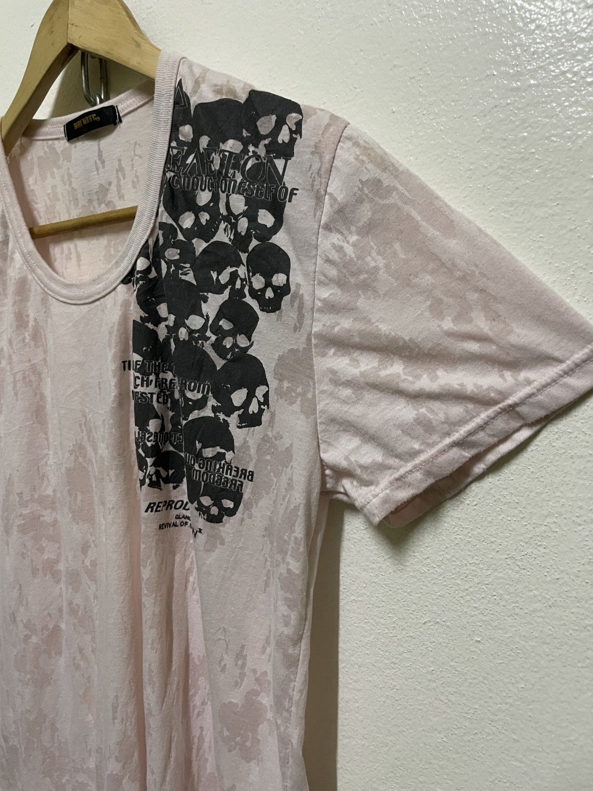 Japanese Brand Body Wave Skull Print T Shirt Size US L / EU 52-54 / 3 - 5 Thumbnail