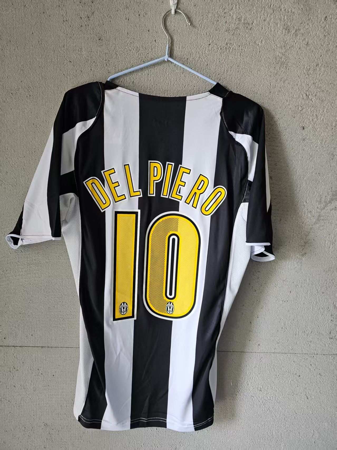 Nike 2004 2005 Juventus #10 del Piero Jersey Size US L / EU 52-54 / 3 - 1 Thumbnail