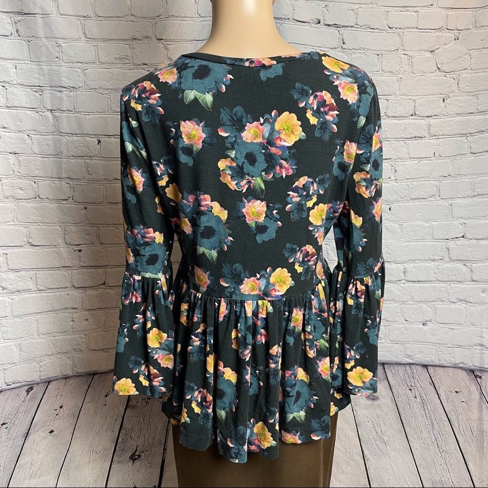Nicole Miller Artelier Nicole Miller Vintage Floral Bell Sleeve Top Size Size M / US 6-8 / IT 42-44 - 5 Thumbnail