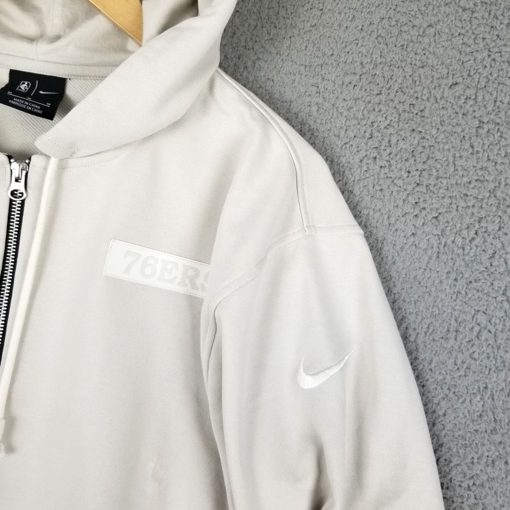 Nike Nike LA Lakers X Philly 76'ers Hoodie Sweatshirt Medium Men Ivory Logo Embroidered NSW Pullover Sports Basketball Vintage: No Size US M / EU 48-50 / 2 - 2 Thumbnail