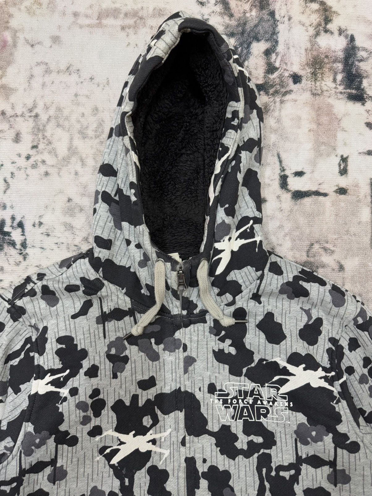 Star Wars × Uniqlo Uniqlo Star Wars The Force Awake Sheerpa ZipUp Sweater Hodie Size US M / EU 48-50 / 2 - 6 Thumbnail