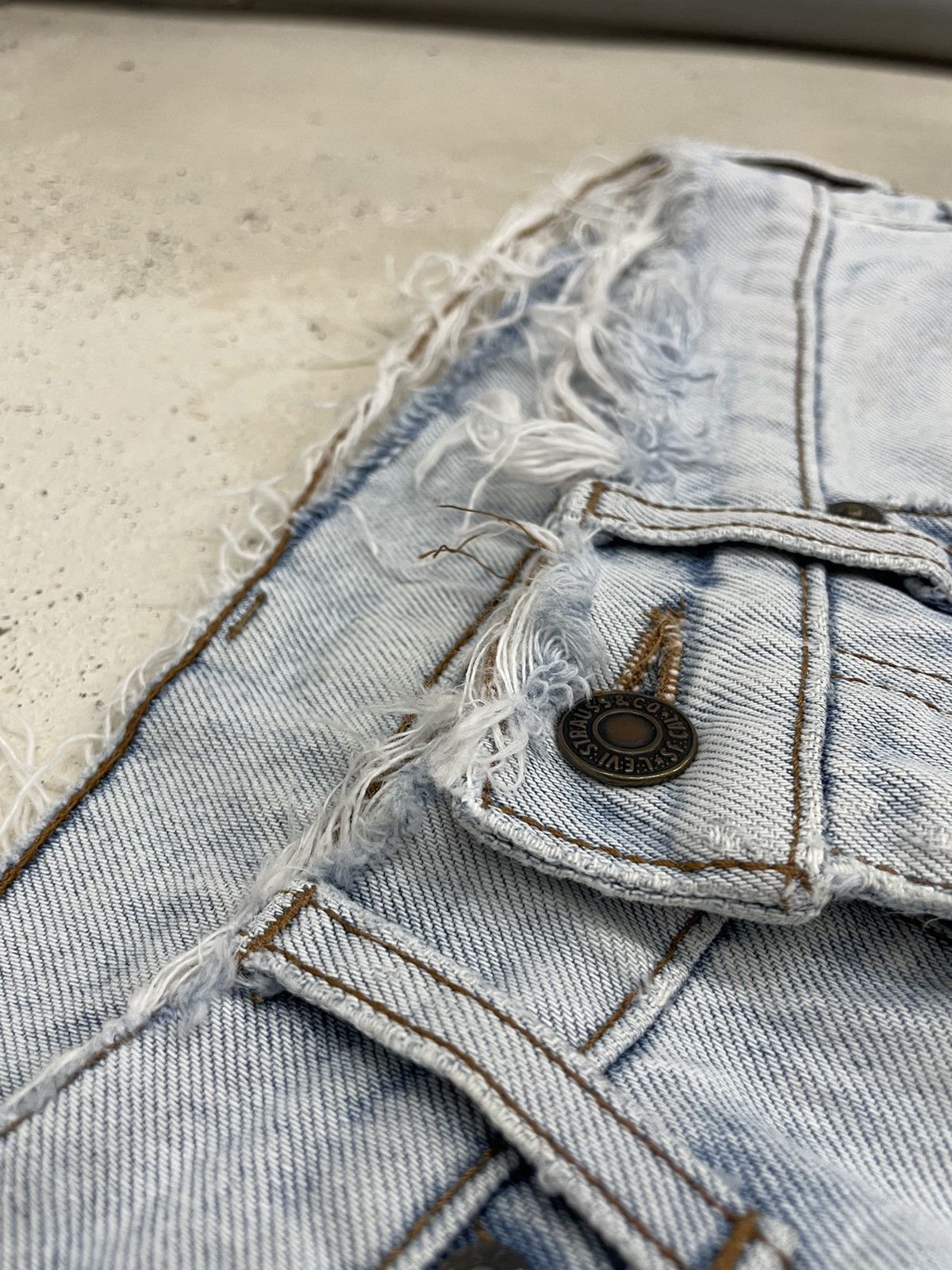 Levi's Vintage Levis Light Wash Distressed Denim Pants (AE5) Size US 28 / EU 44 - 14 Thumbnail