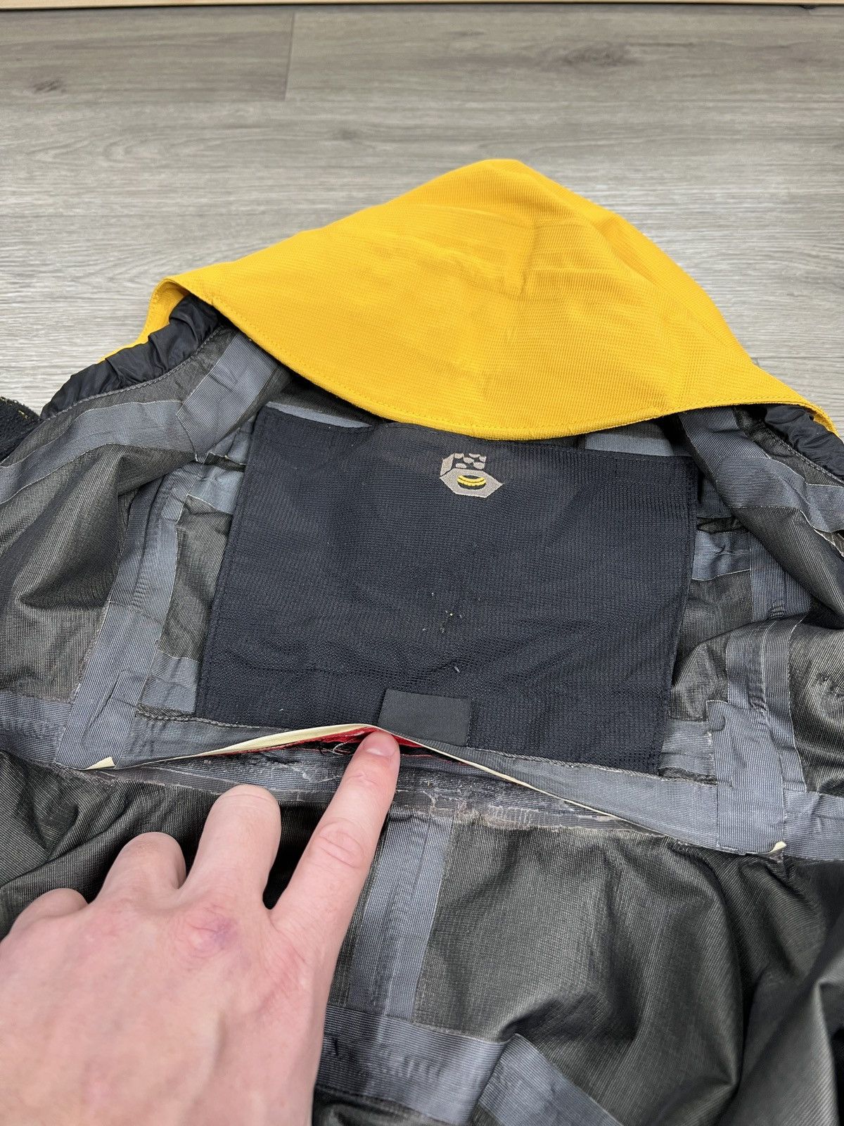 Mountain Hardwear Mountain Hardwear Gore Tex XCR Jacket Size L gorpcore Size US L / EU 52-54 / 3 - 17 Thumbnail