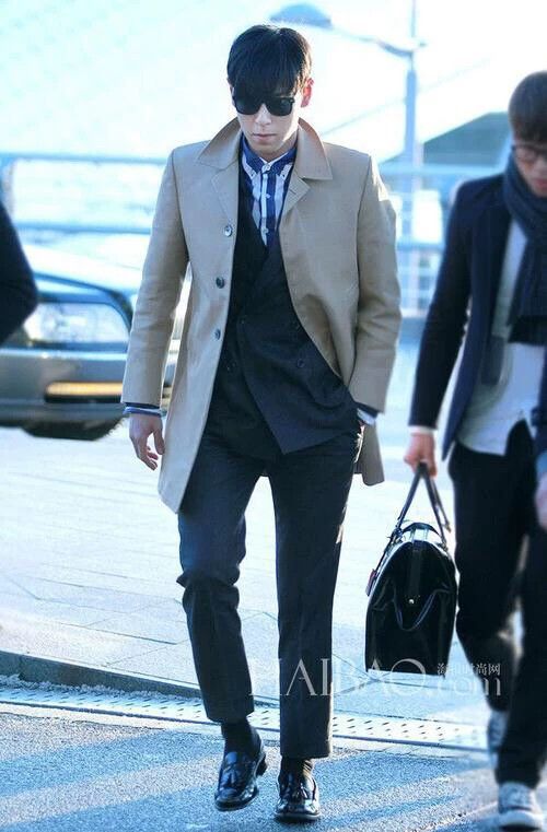 Thom Browne Thom Browne Waterproof Jacket Size 2 Used 2-3 Times Size US M / EU 48-50 / 2 - 2 Thumbnail