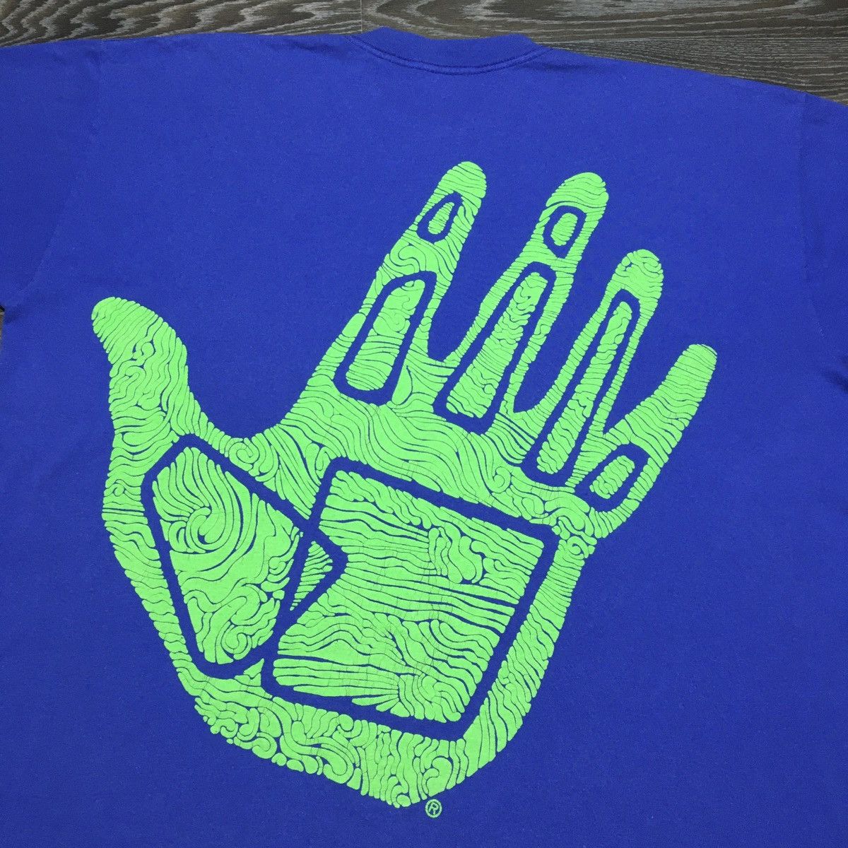 Body Glove 90s BODY GLOVE Big Hand Logo Backprint Single Stitch T-shirt Size US XL / EU 56 / 4 - 4 Thumbnail