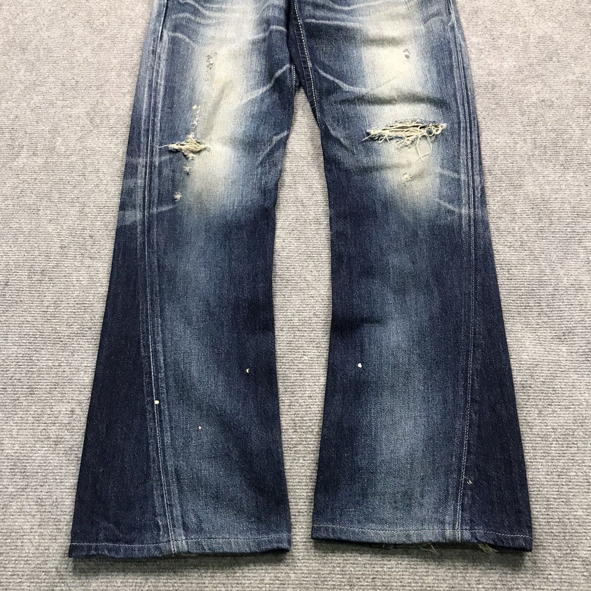 Edwin × Japanese Brand FLARE DENIM EDWIN BLUE FADED DISTRESSED PANTS Size US 30 / EU 46 - 2 Thumbnail