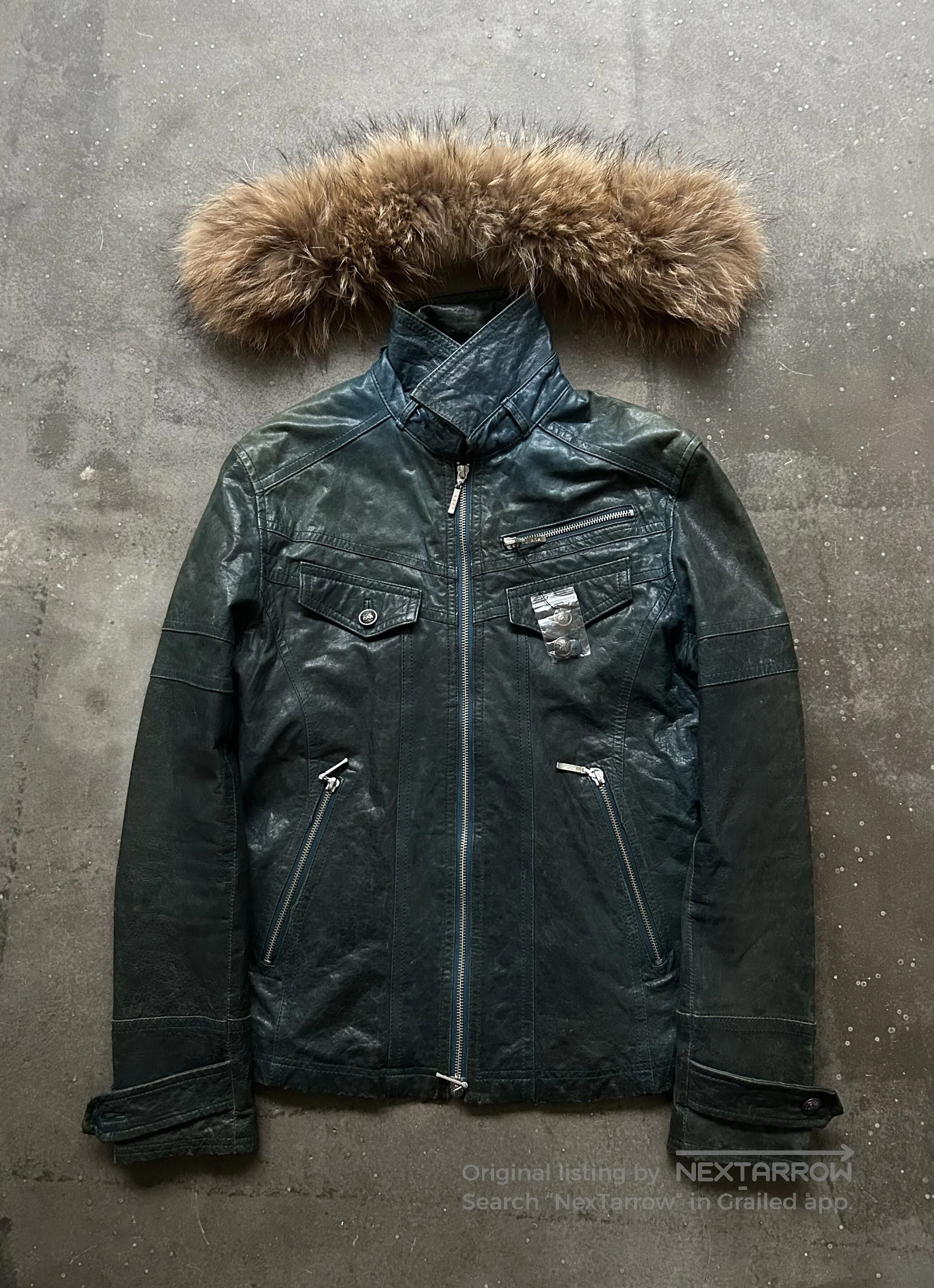 detachable fur collar distressed leather jacket.