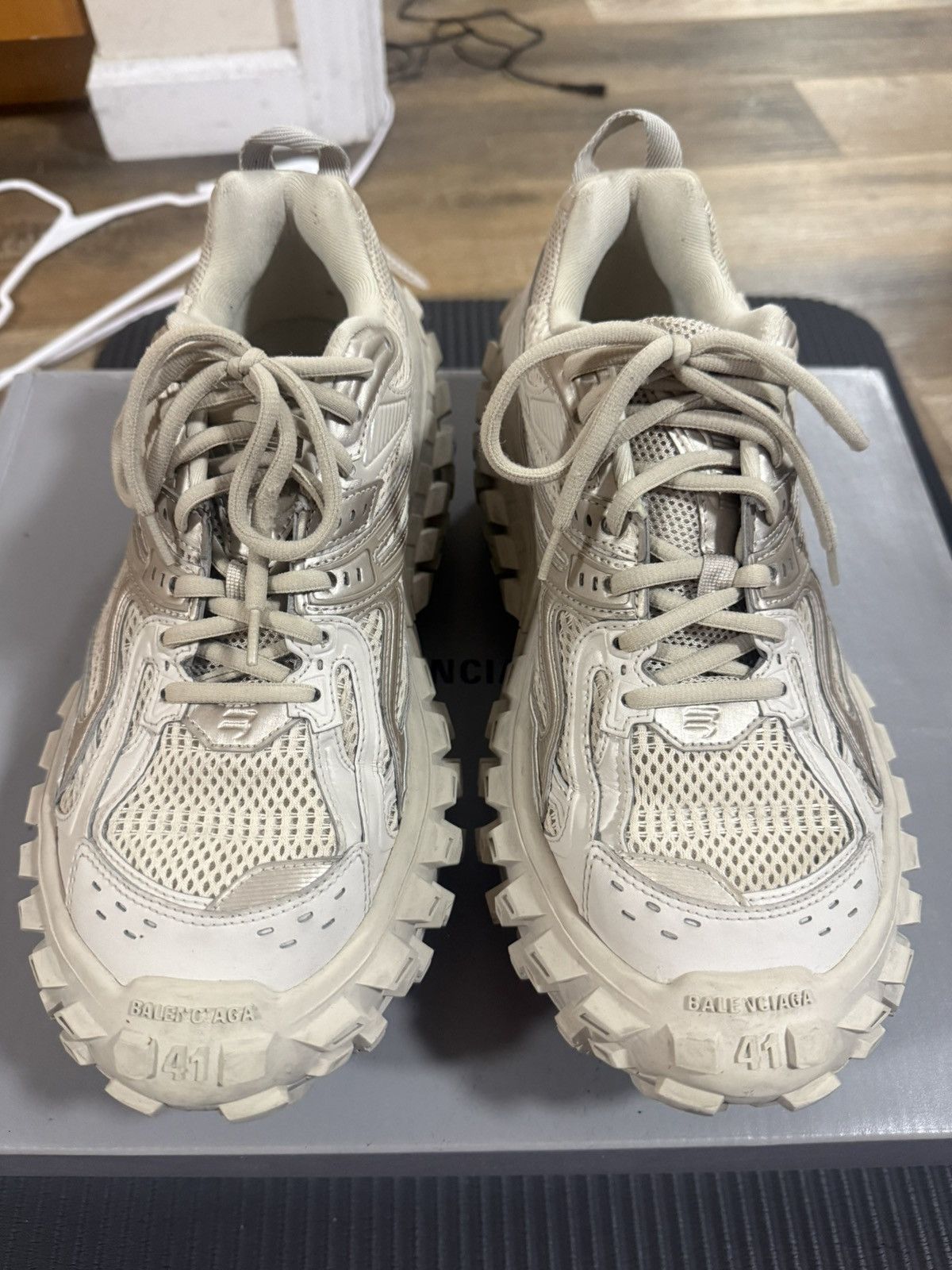 Balenciaga Balenciaga Defender/Bouncer Beige Size US 8 / EU 41 - 3 Thumbnail