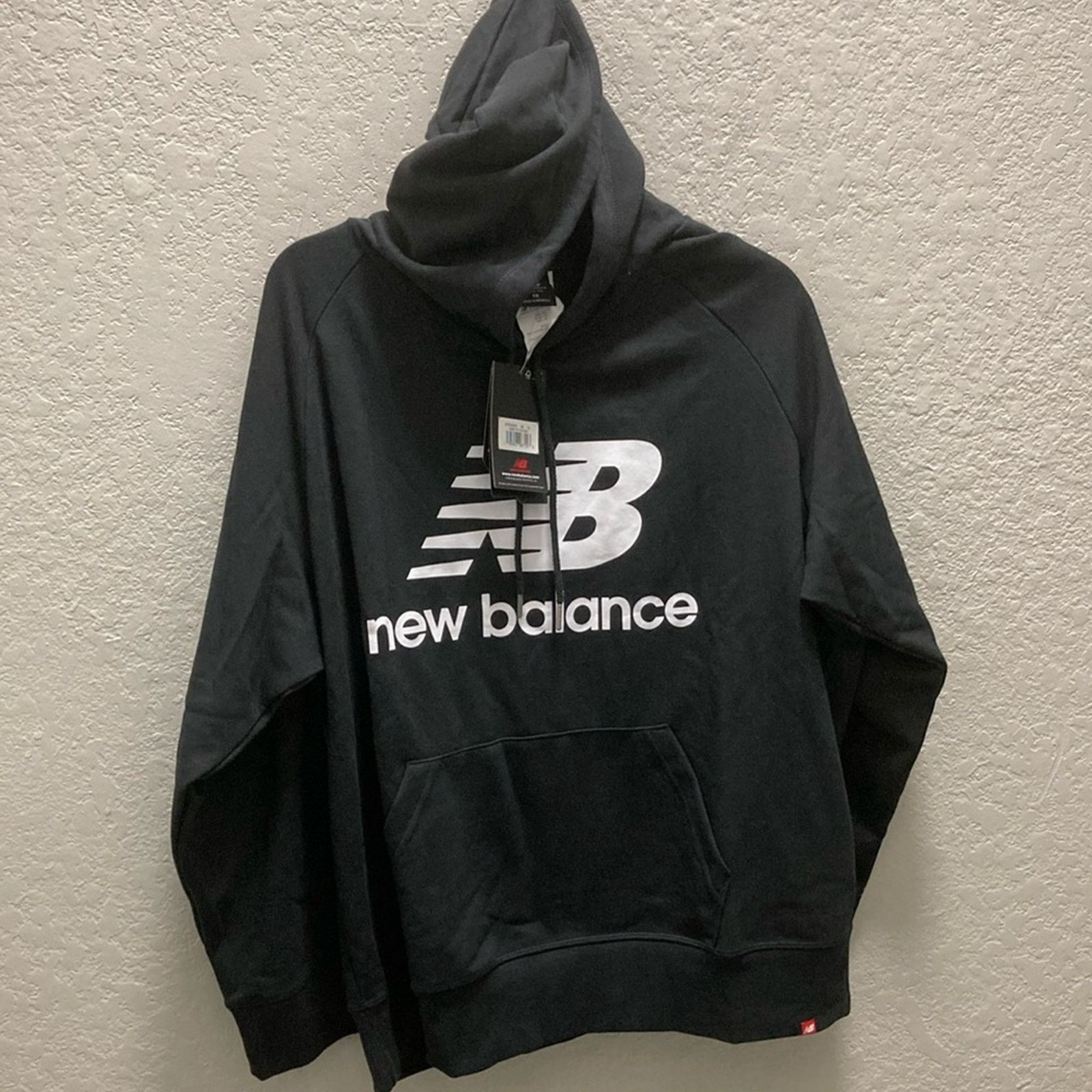 New Balance New Balance NB Black Logo Pullover Hoodie Black Men Size 1X Size US XL / EU 56 / 4 - 1 Thumbnail